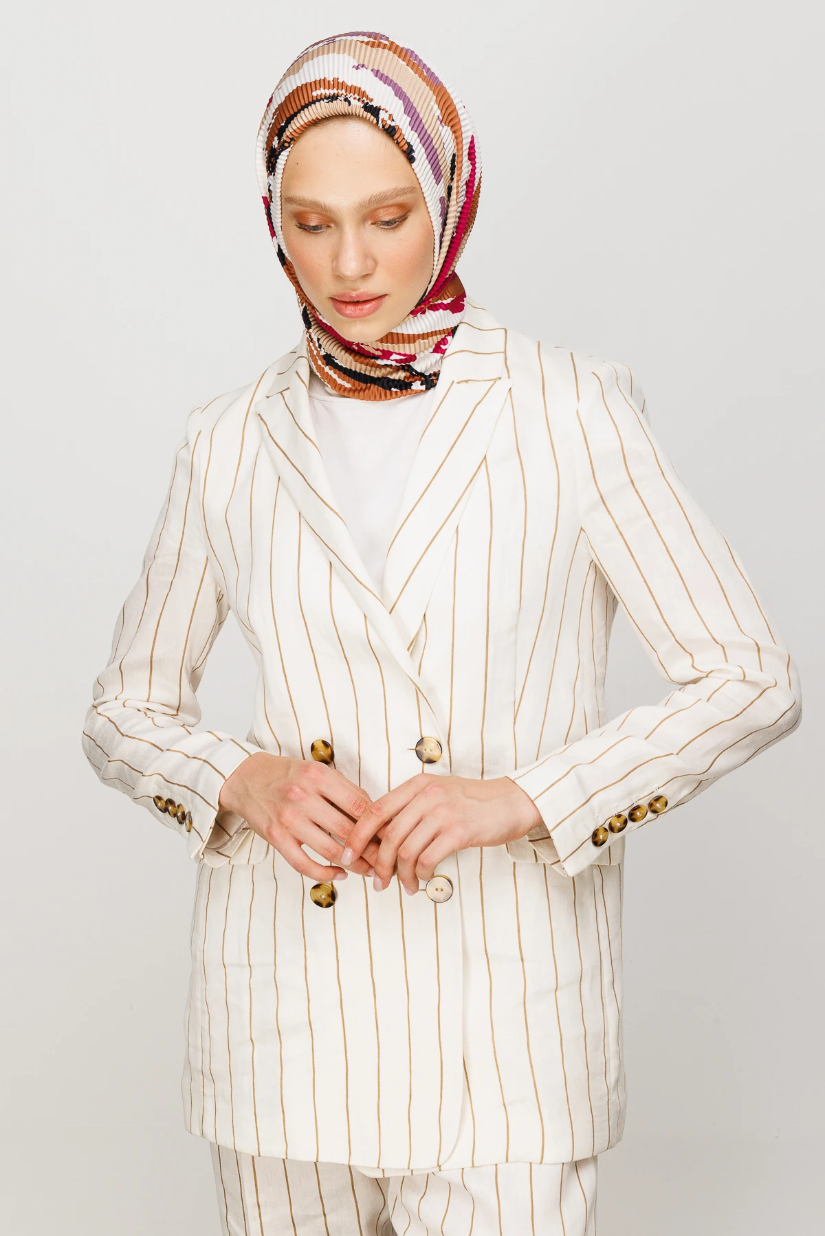 وشاح مطوي بنمط الباتيك