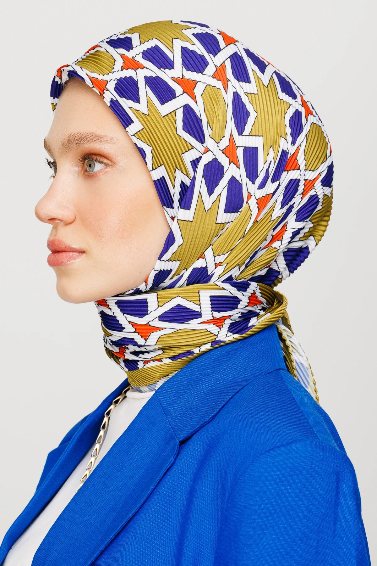 وشاح شيرا المطوي