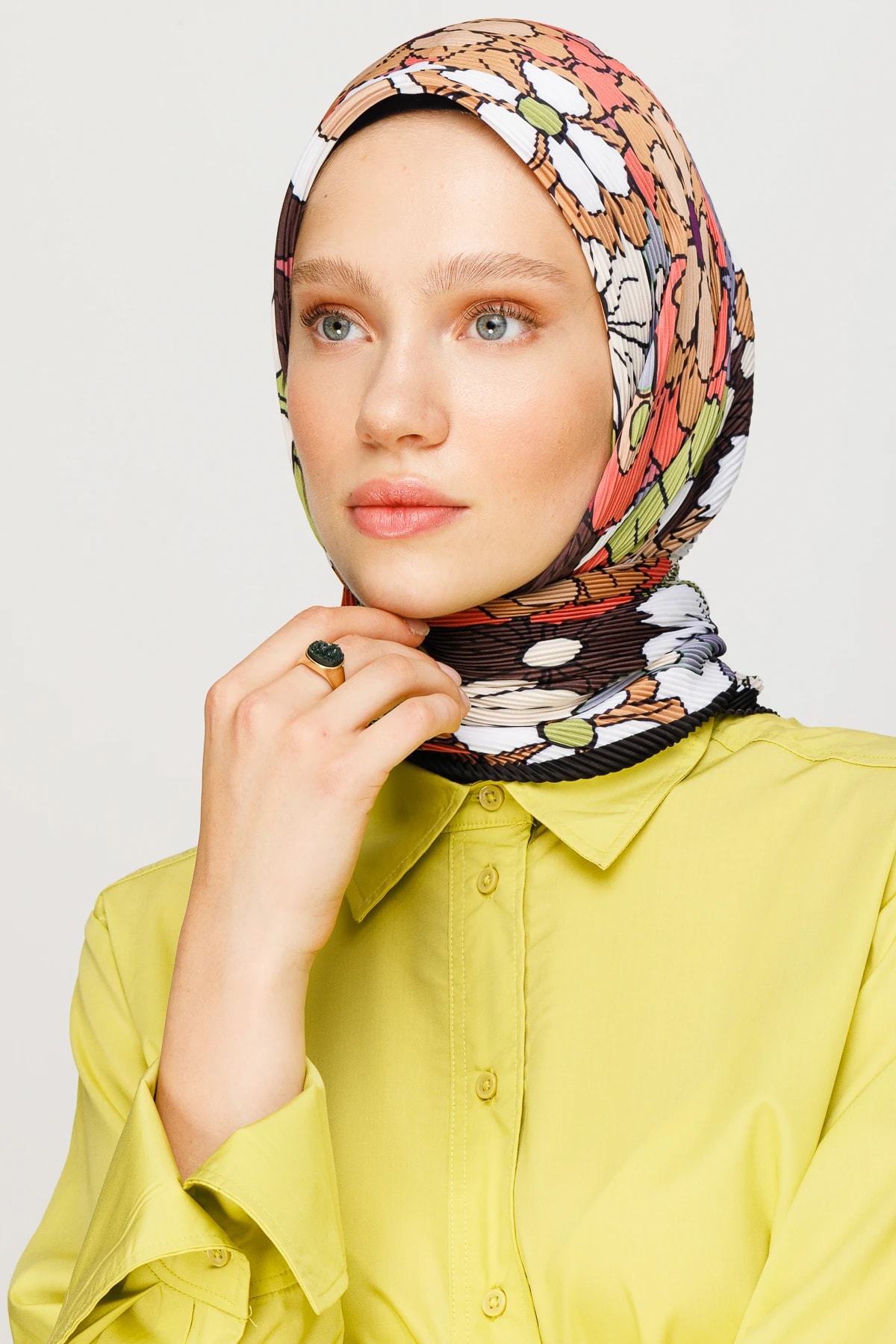 وشاح مطوي بنمط عاشق