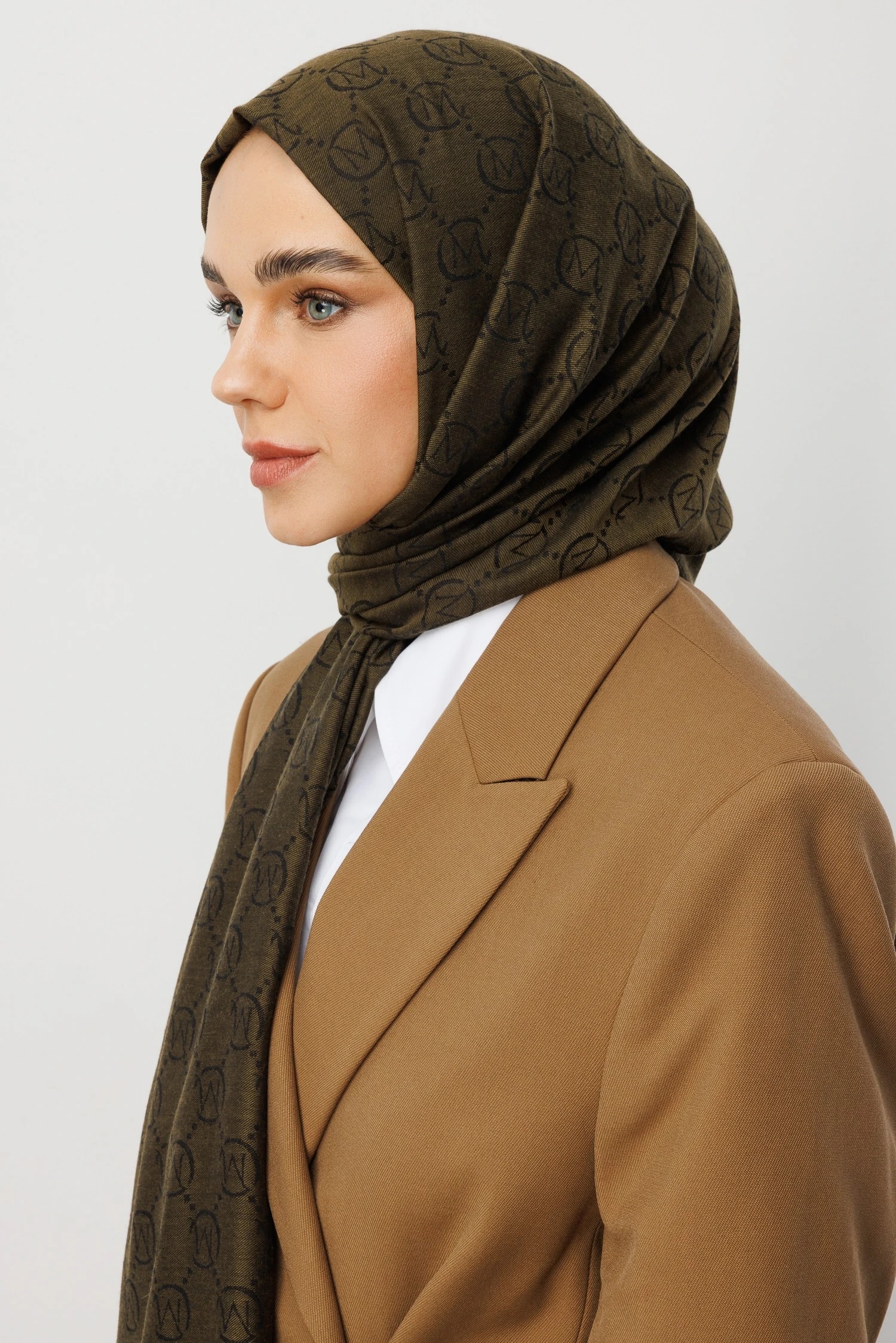 شال من الصوف والحرير - زيت أخضر