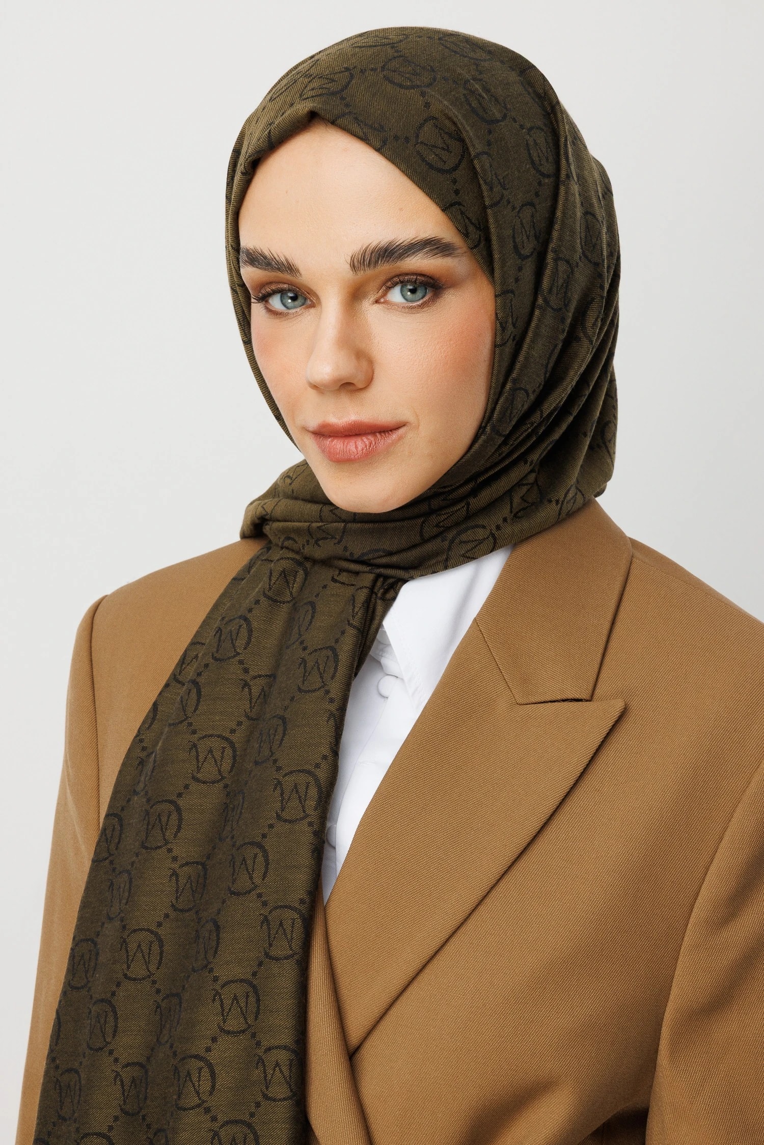 شال من الصوف والحرير - زيت أخضر