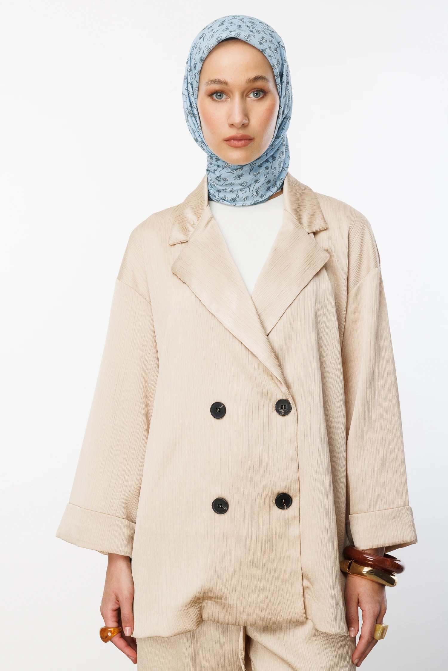 وشاح قطني بنقشة بسيطة