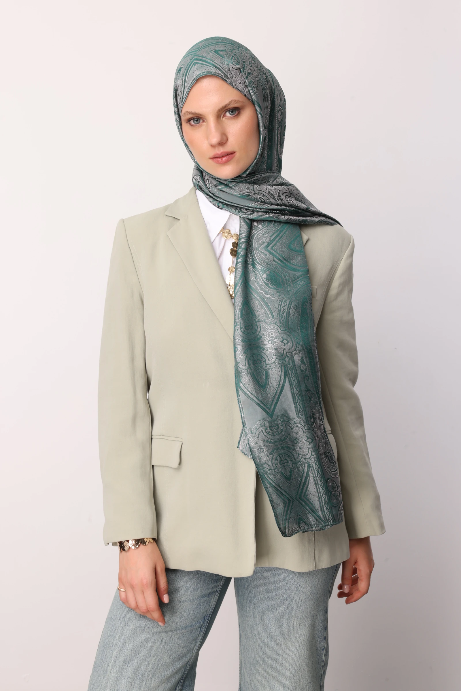 شال ليفا باترن شاين لاين