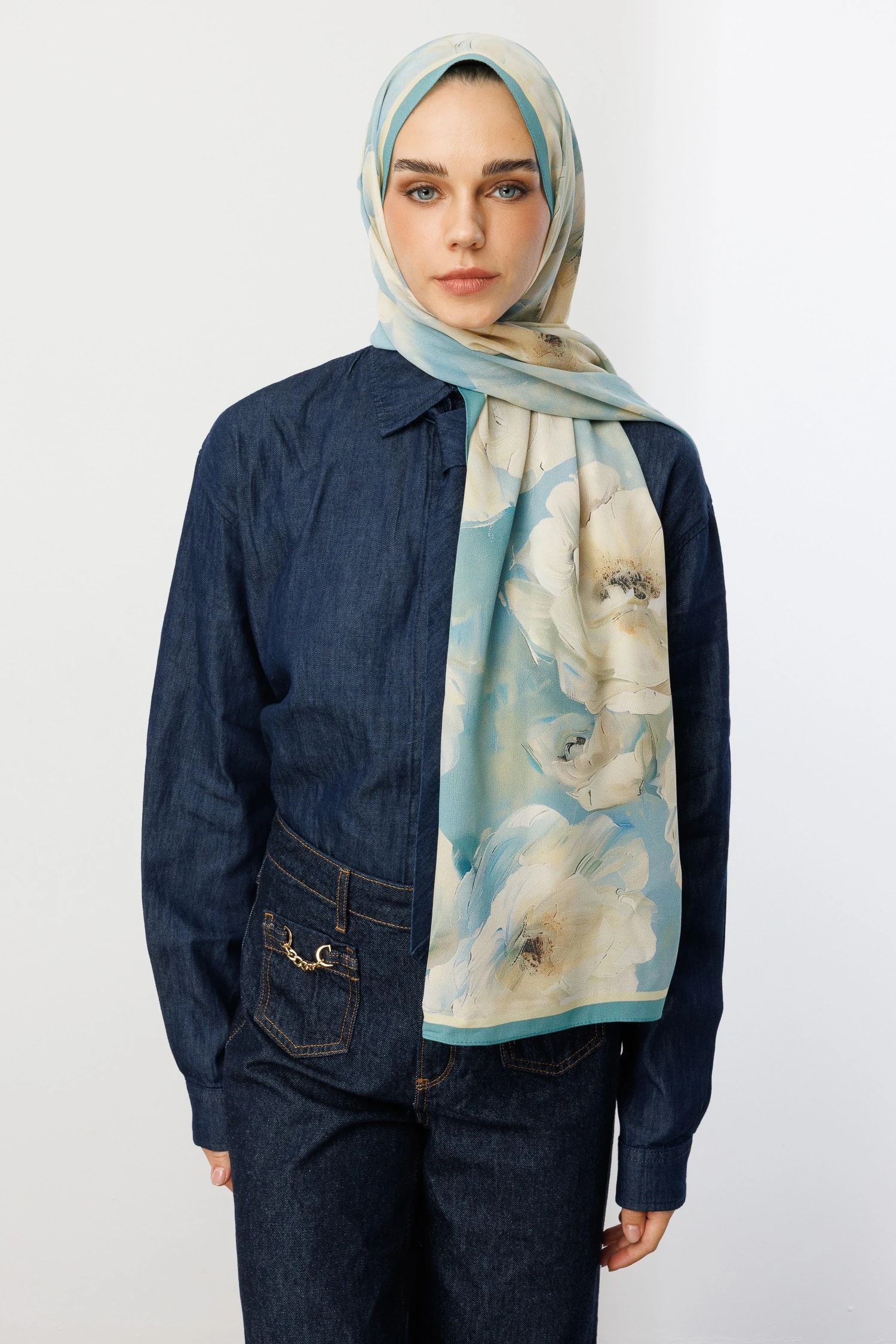 شال حرير خبي بنقشة الورد - أزرق فاتح