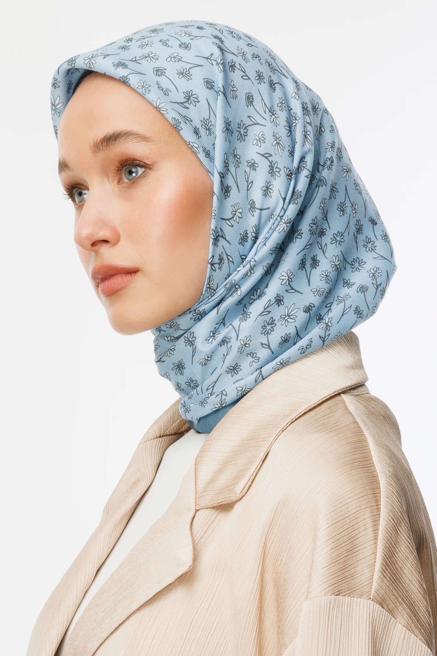 وشاح قطني بنقشة بسيطة