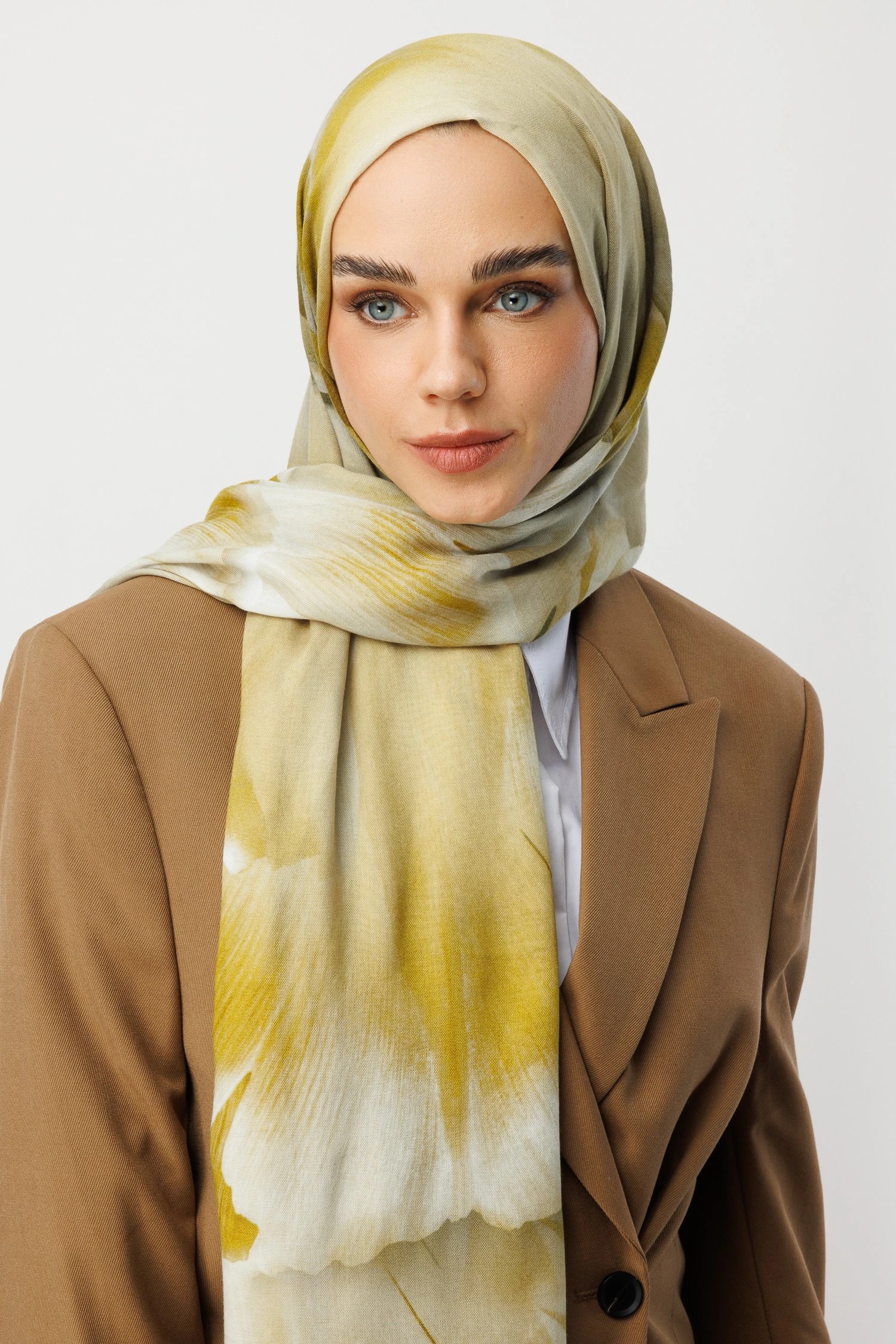 شال رامي بنمط فلور - أخضر زيتوني