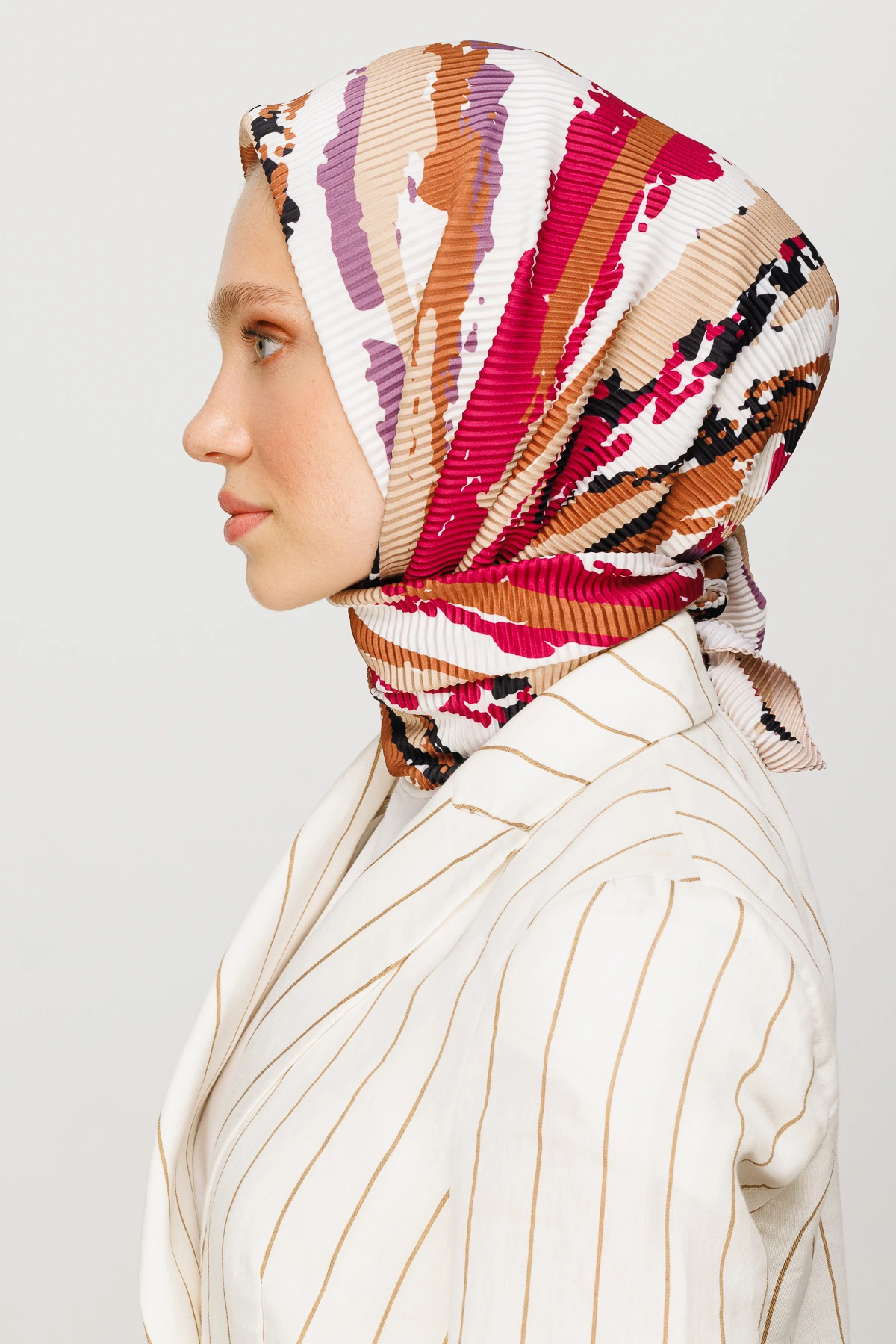 وشاح مطوي بنمط الباتيك