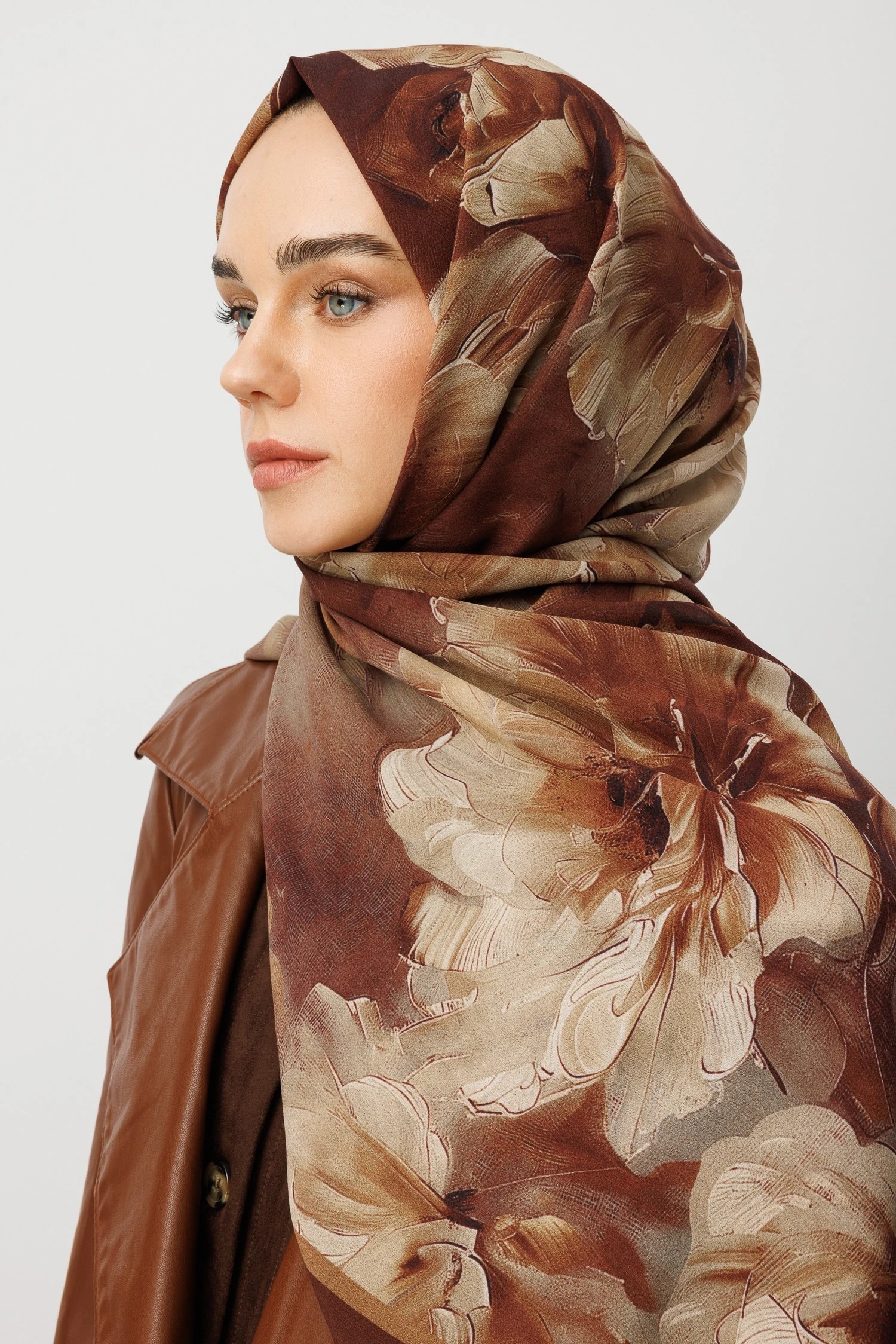 شال حرير خبي بنقشة الورد - ورد مجفف