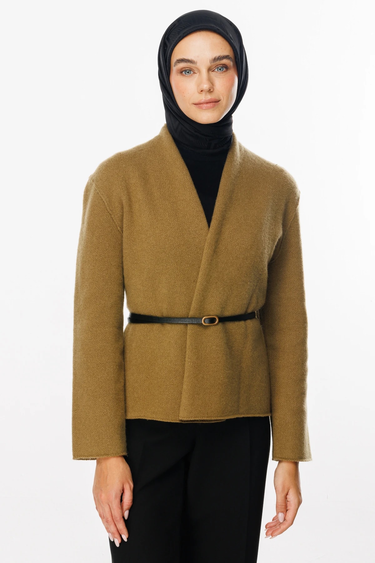 وشاح حريري منقوش بنقشة فيورا