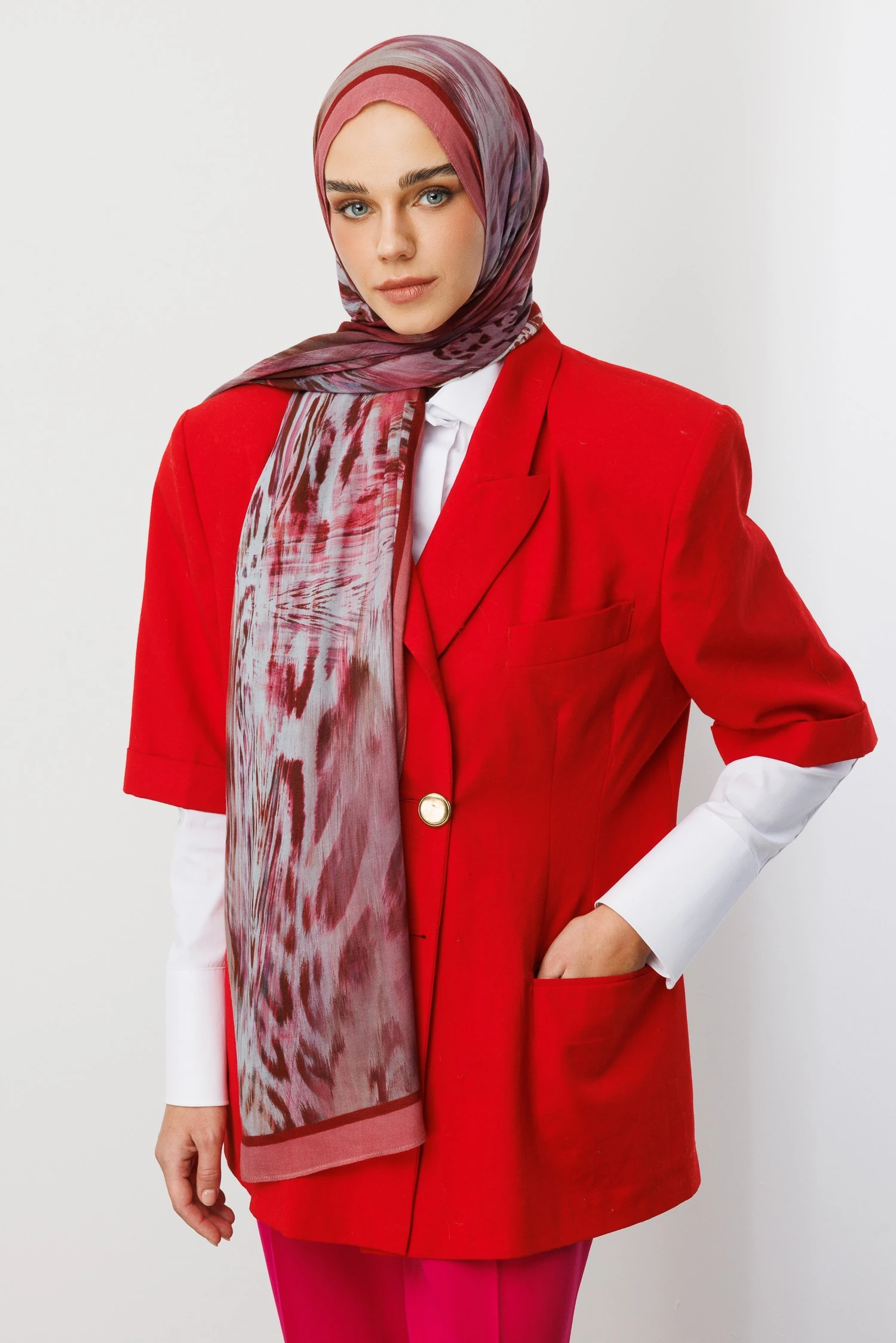 شال رامي بنقشة جلد النمر - أحمر كلاريت