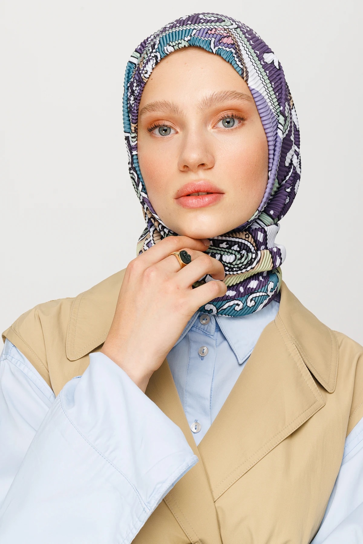 وشاح مطوي بنقشة 40 رقعة