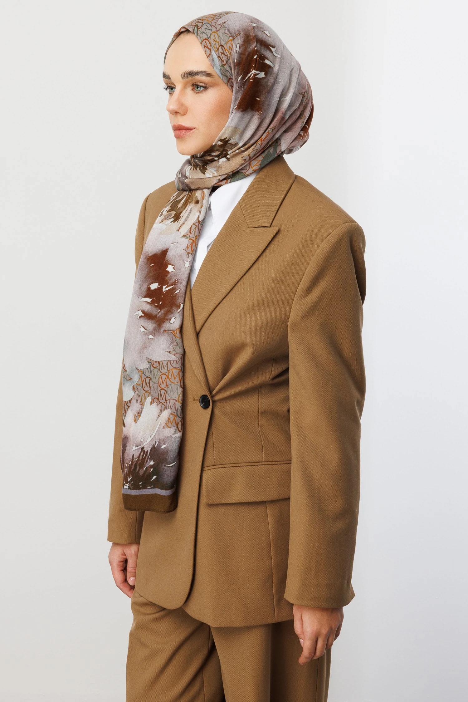 شال رامي بنمط MC - قهوة