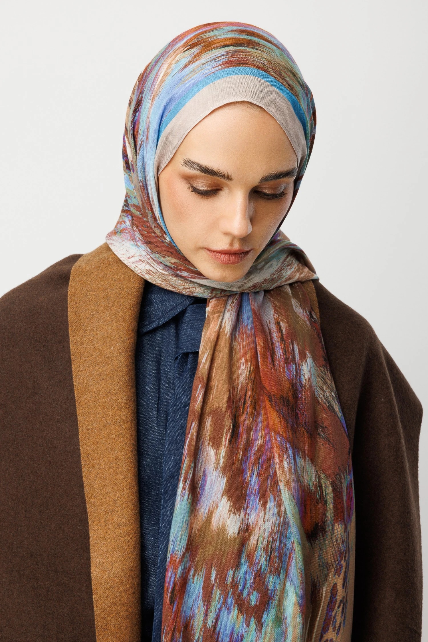 شال رامي بنقشة جلد النمر - أزرق