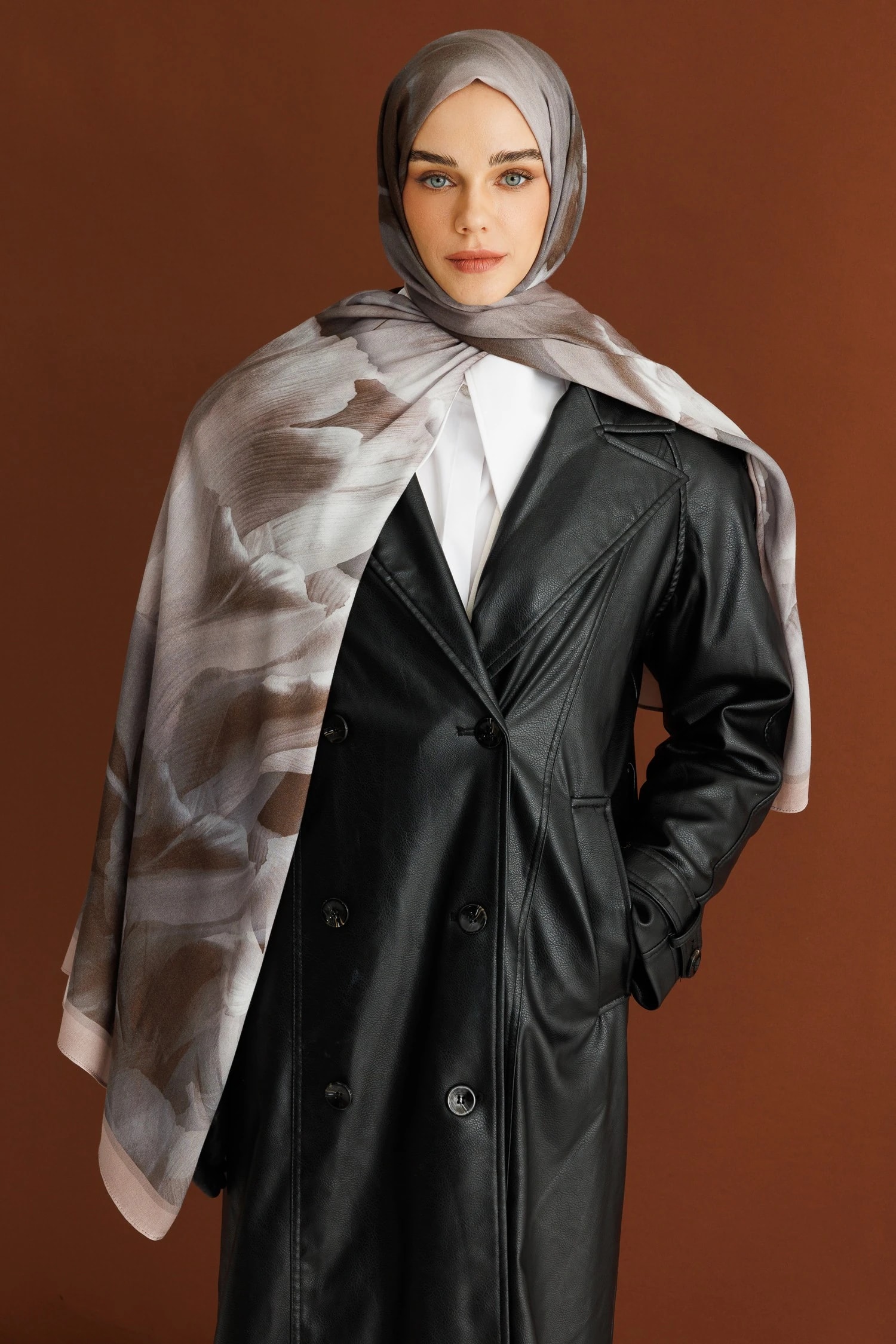 شال رامي بنمط فلور - المنك