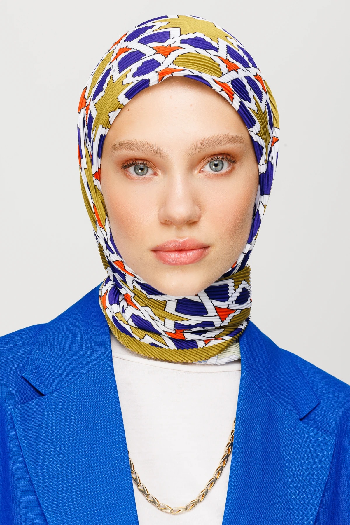 وشاح شيرا المطوي