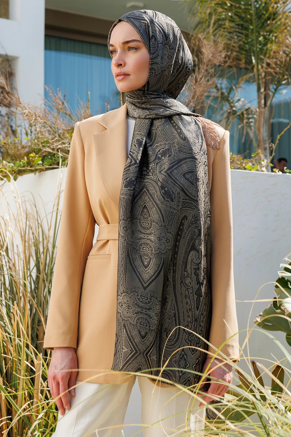 شال ليفا باترن شاين لاين