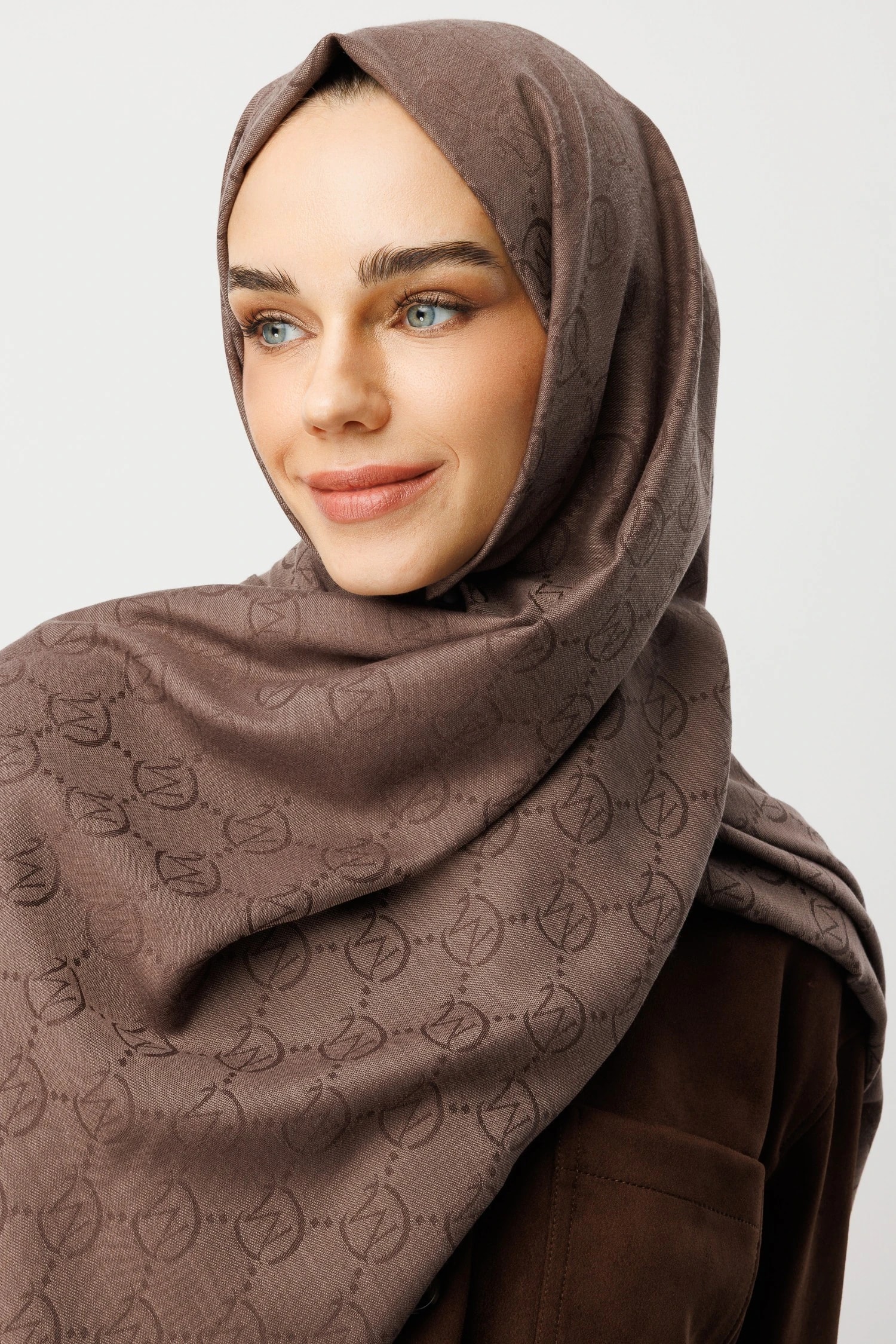 شال من الصوف والحرير - المنك