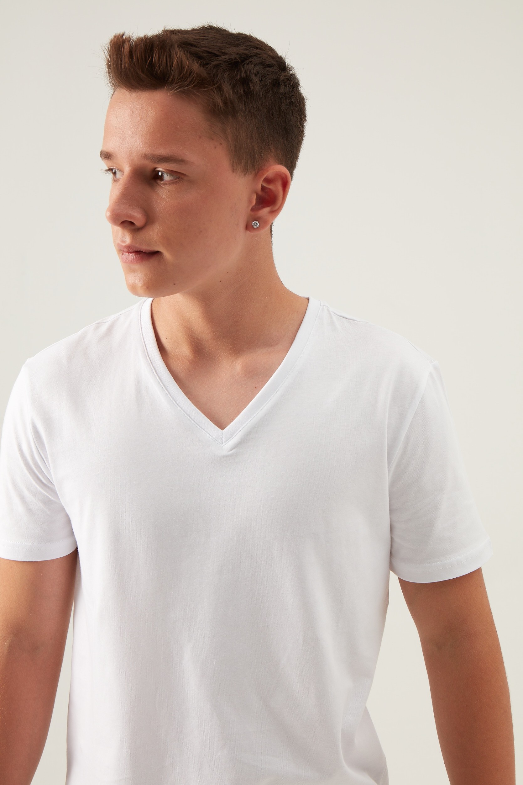 Outlet Erkek Normal Fit Beyaz V Yaka T-Shirt