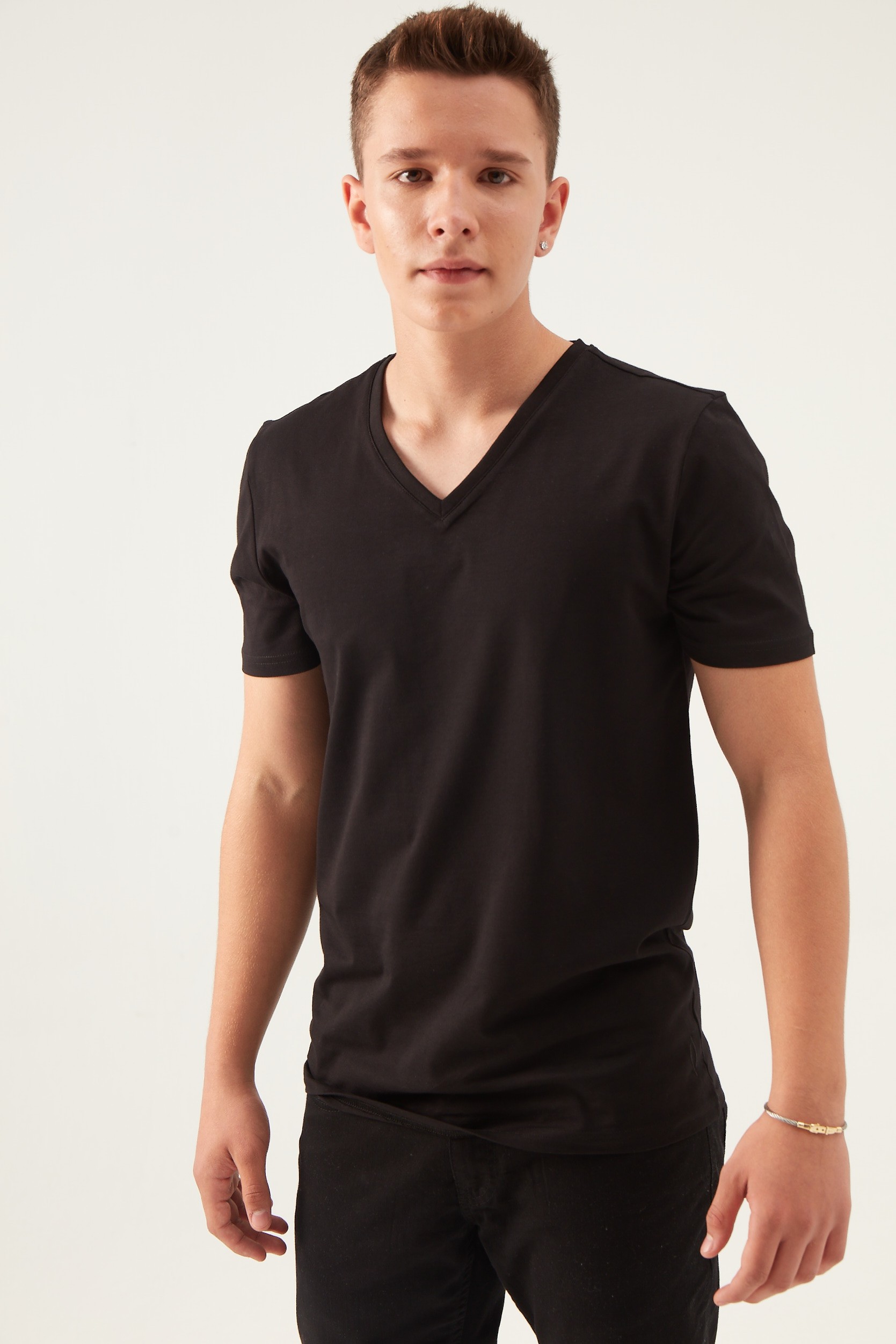 Outlet Erkek Normal Fit Siyah V Yaka T-Shirt
