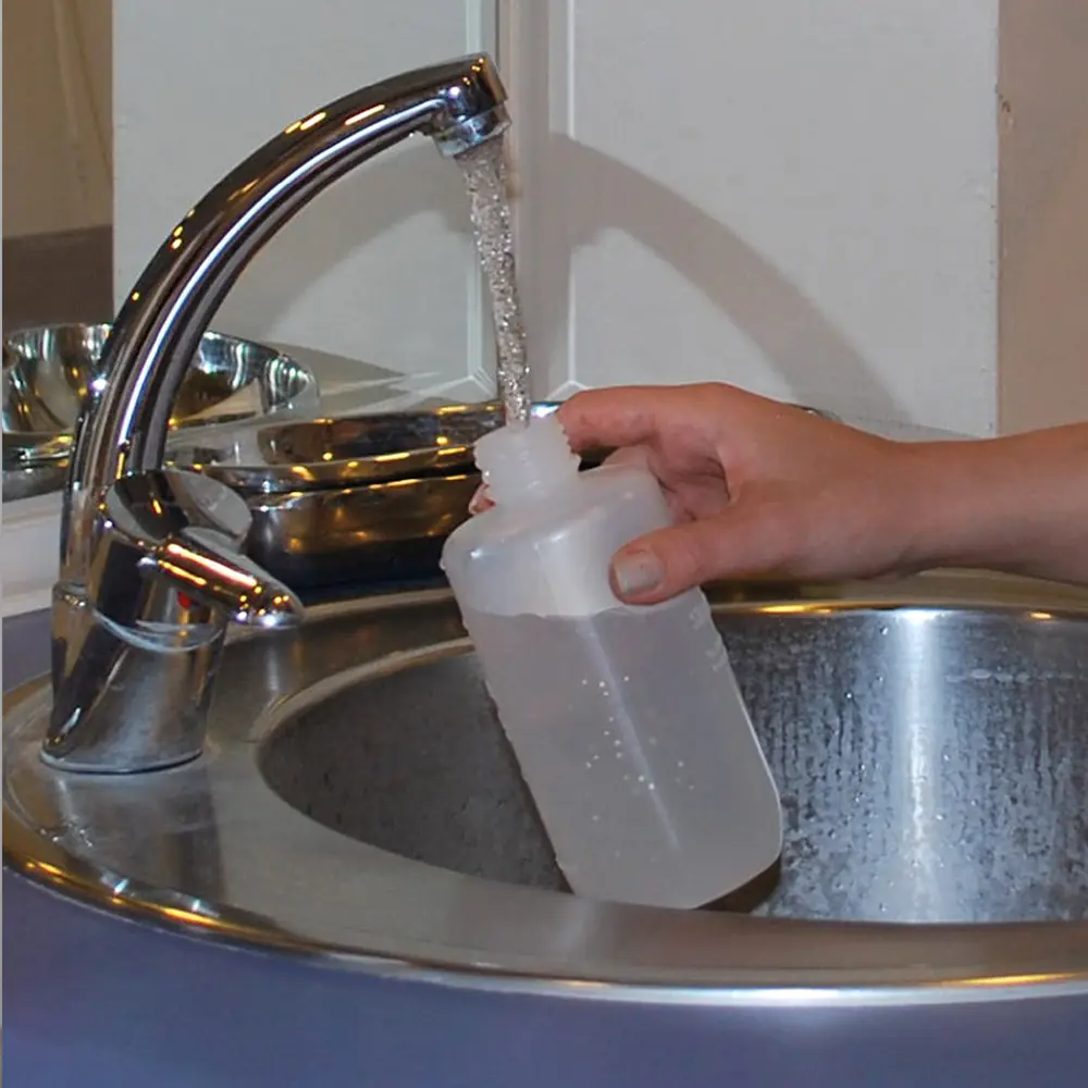 Stepwax şişesine ılık su doldurma