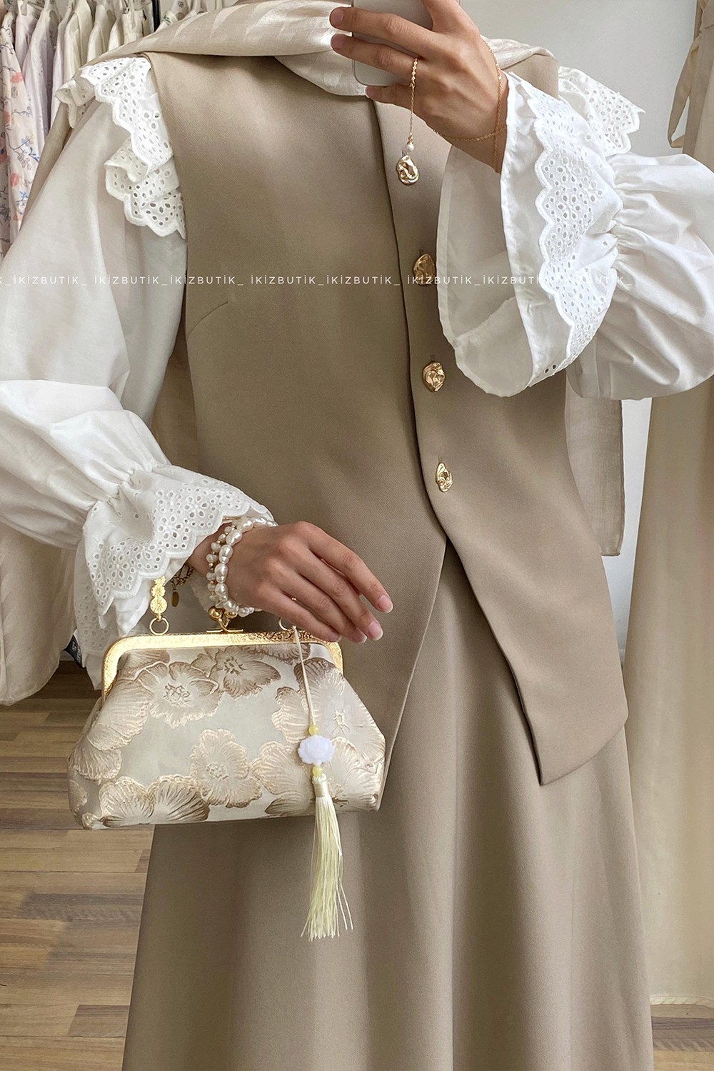 GOLD DÜĞMELİ YELEKLİ ETEKLİ TAKIM