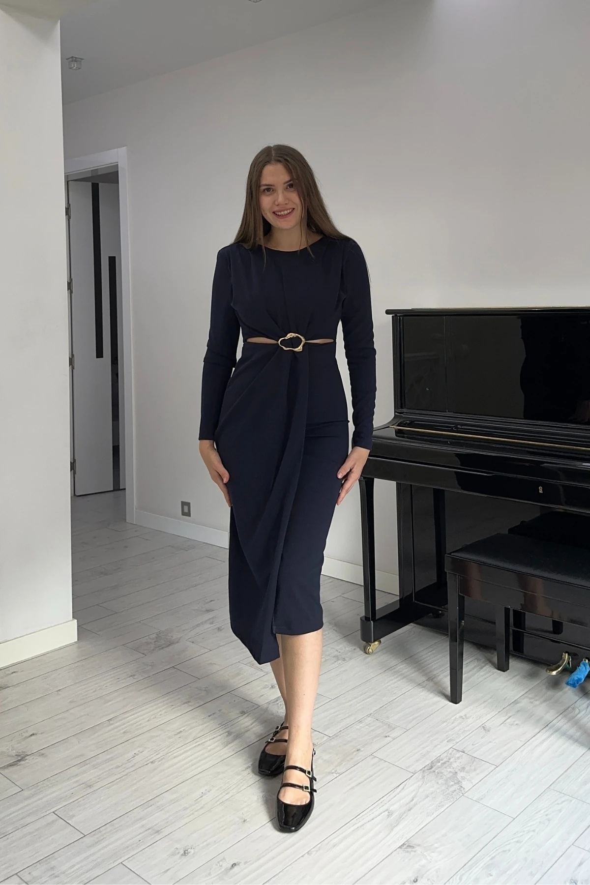 Gold Aksesuarlı Beli Pencereli Krep Midi Elbise - Lacivert