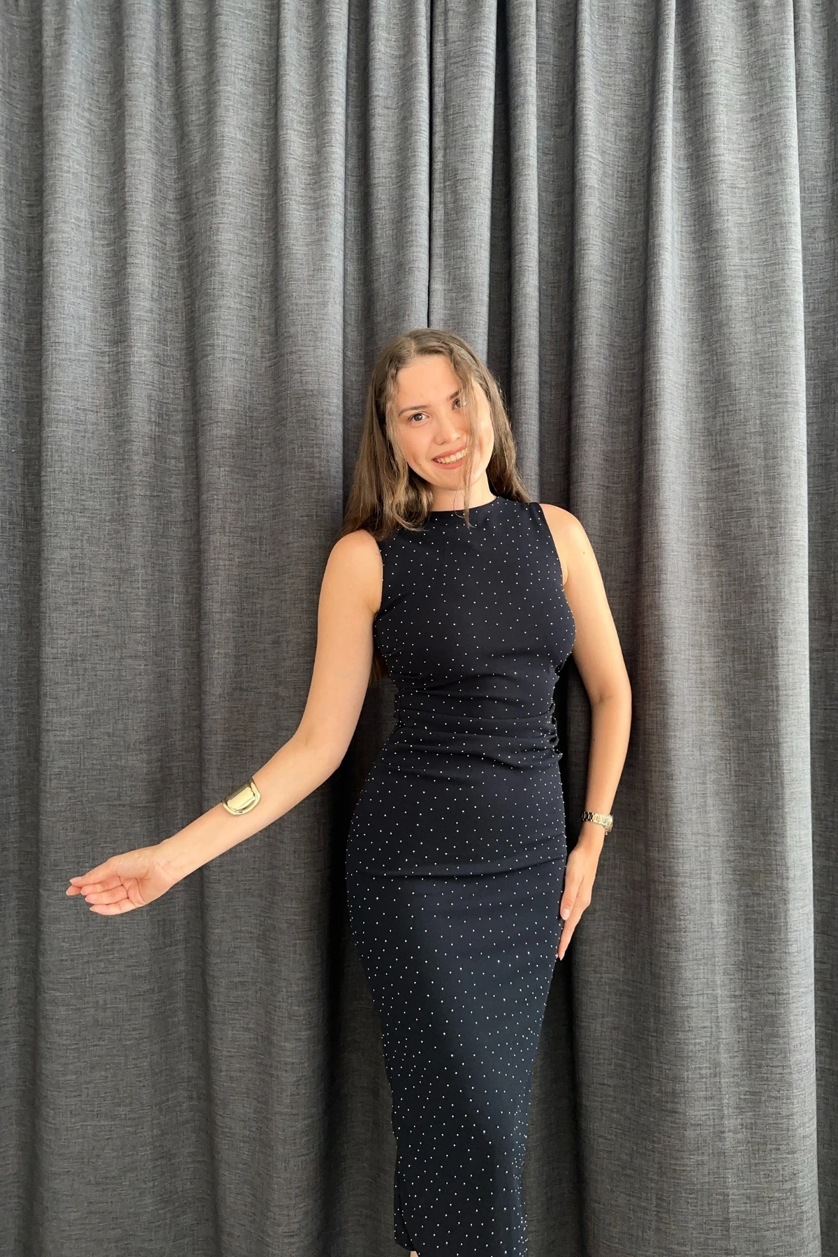 Taşlı Arkası Yırtmaçlı Sıfır Kol Elbise