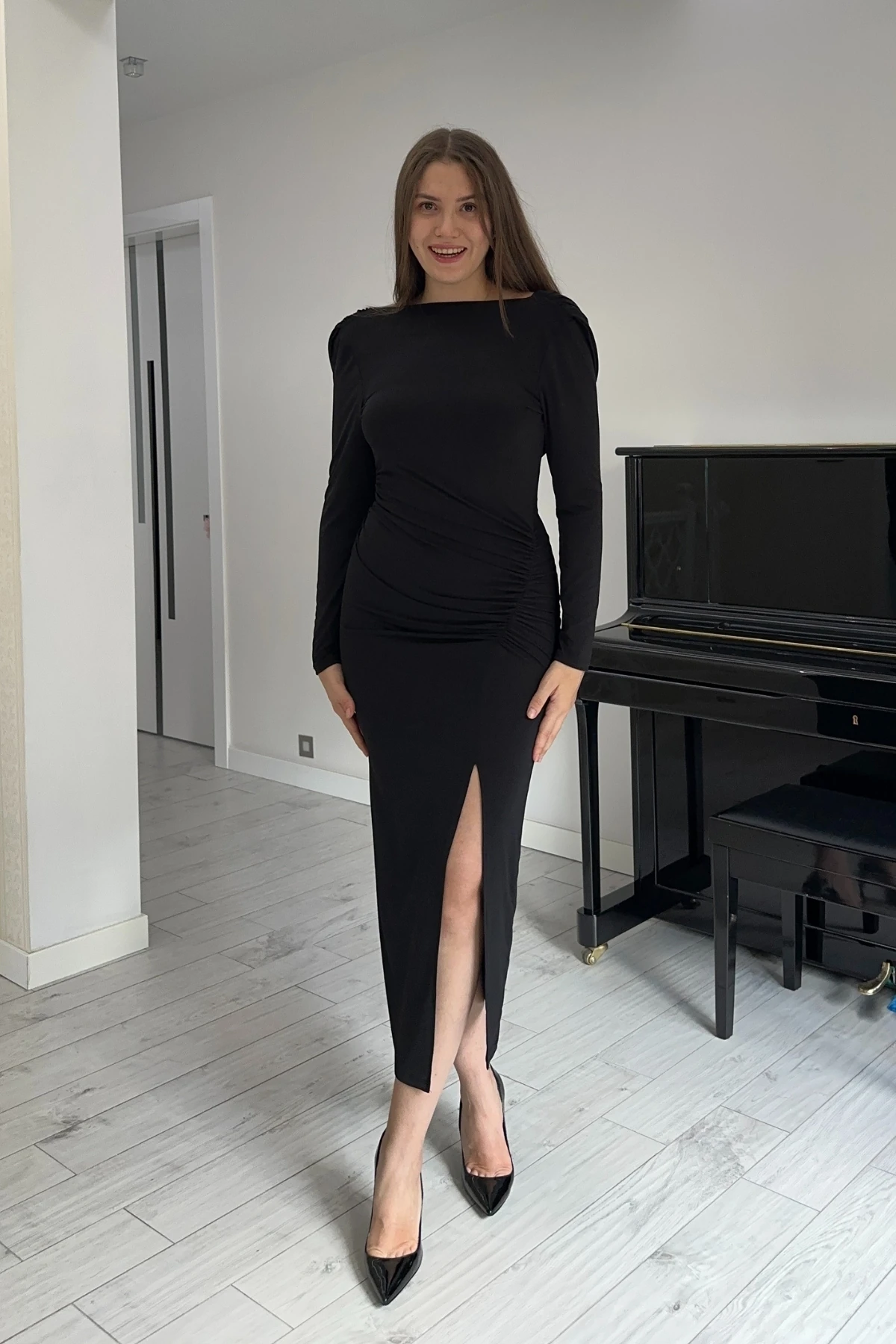 Degaje Sırt Dekolteli Drapeli Yırtmaçlı Midi Elbise