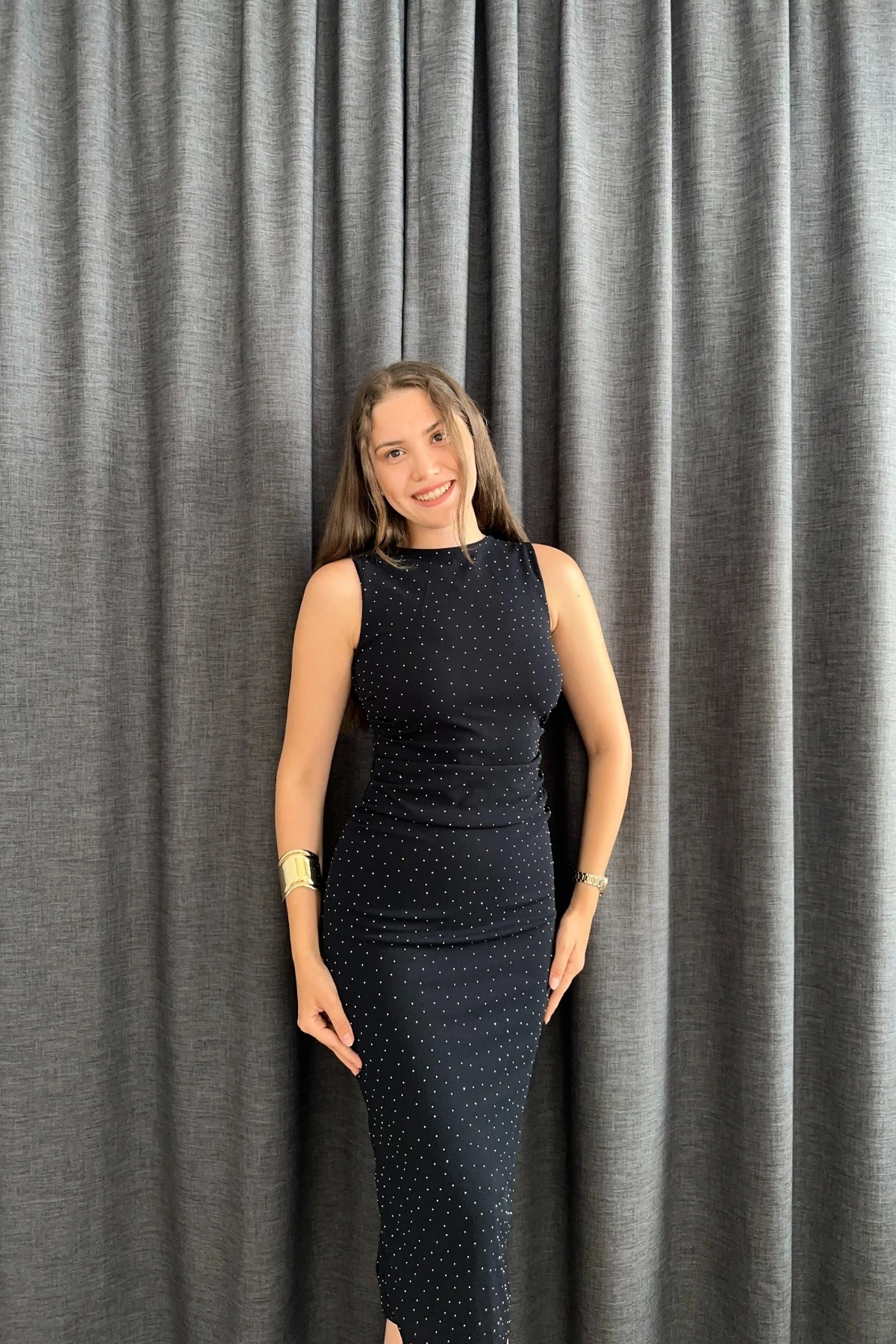 Taşlı Arkası Yırtmaçlı Sıfır Kol Elbise