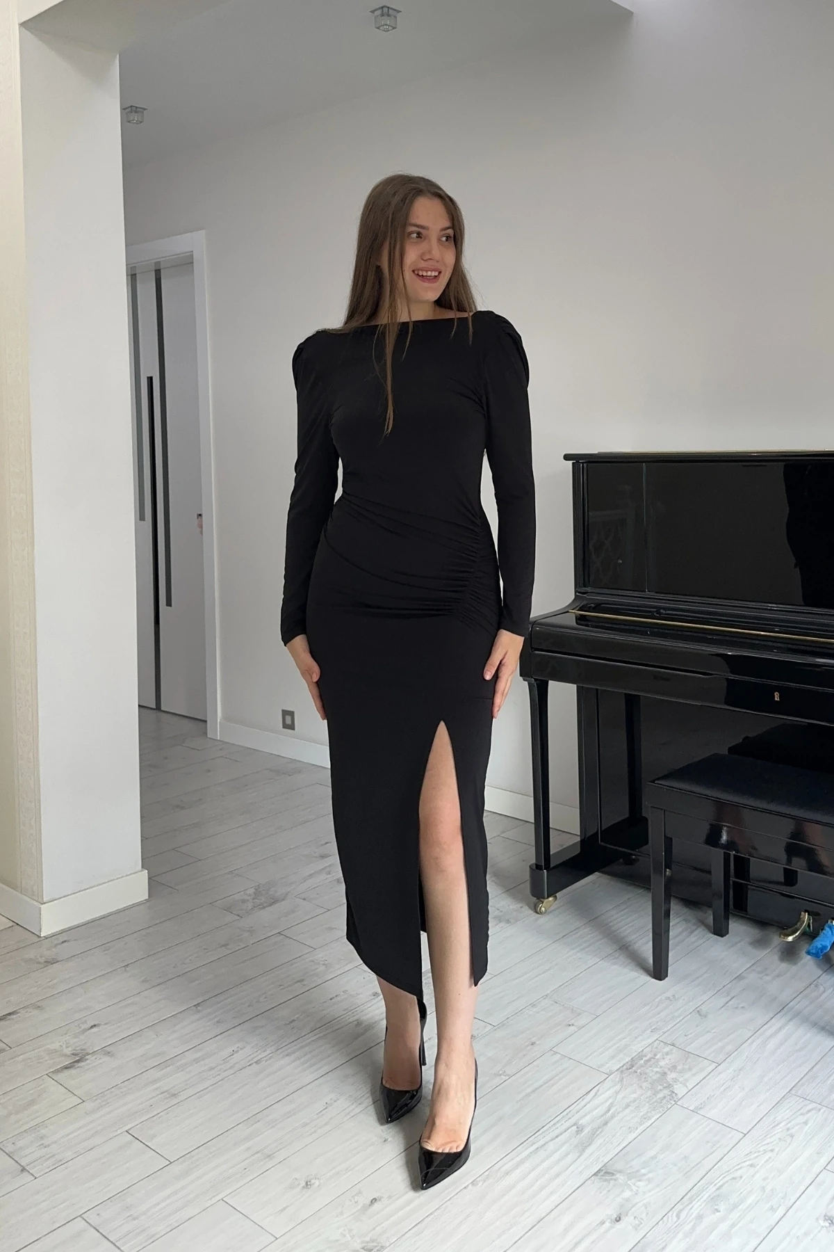 Degaje Sırt Dekolteli Drapeli Yırtmaçlı Midi Elbise