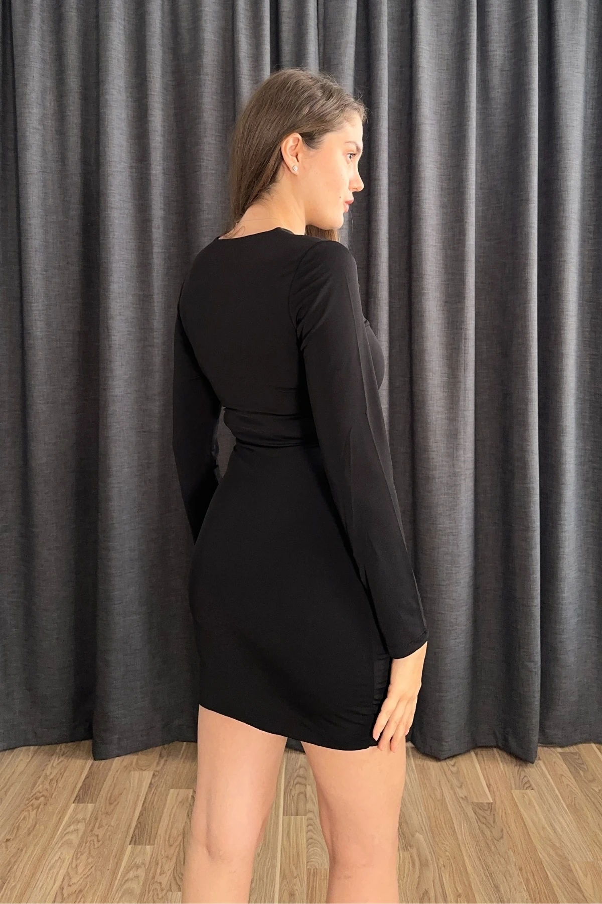 Aksesuar Detaylı Drapeli Sandy Mini Elbise