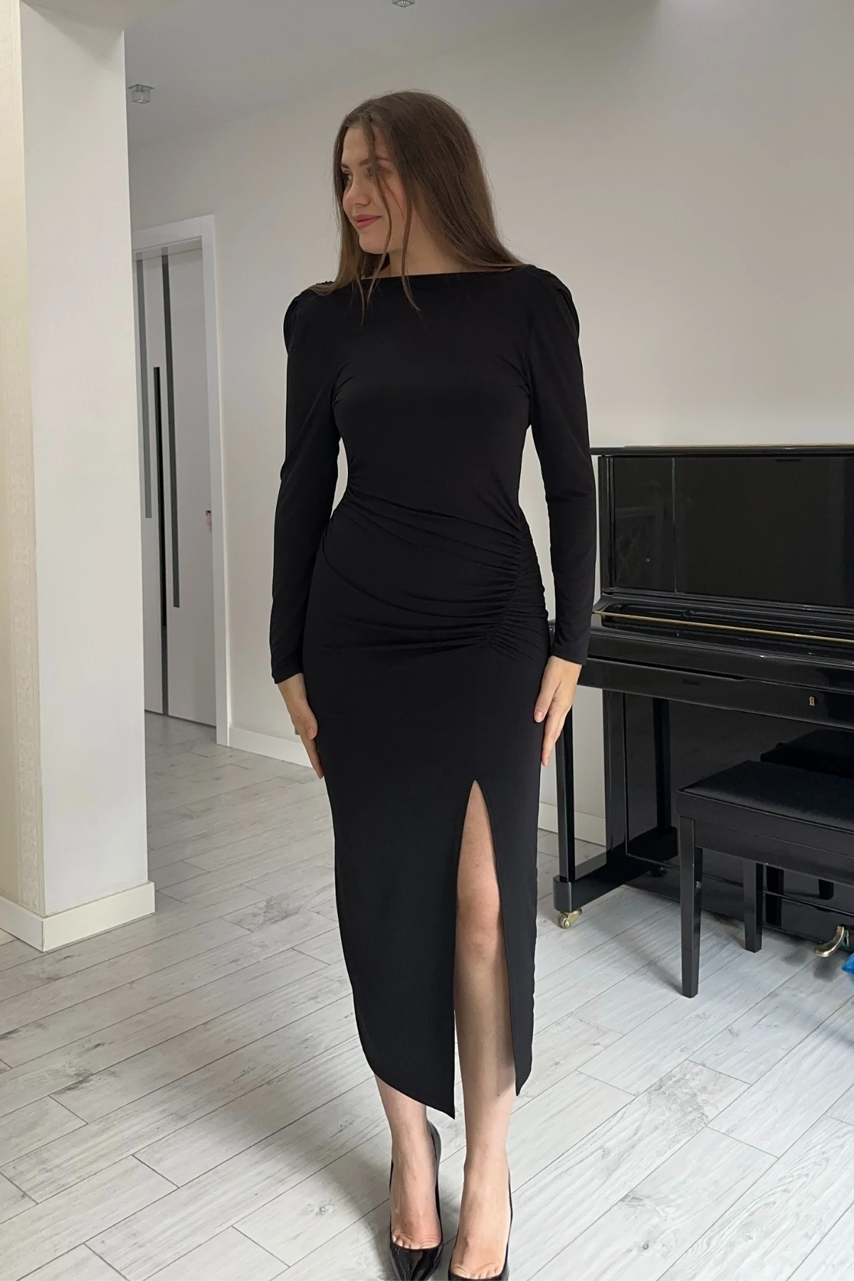 Degaje Sırt Dekolteli Drapeli Yırtmaçlı Midi Elbise