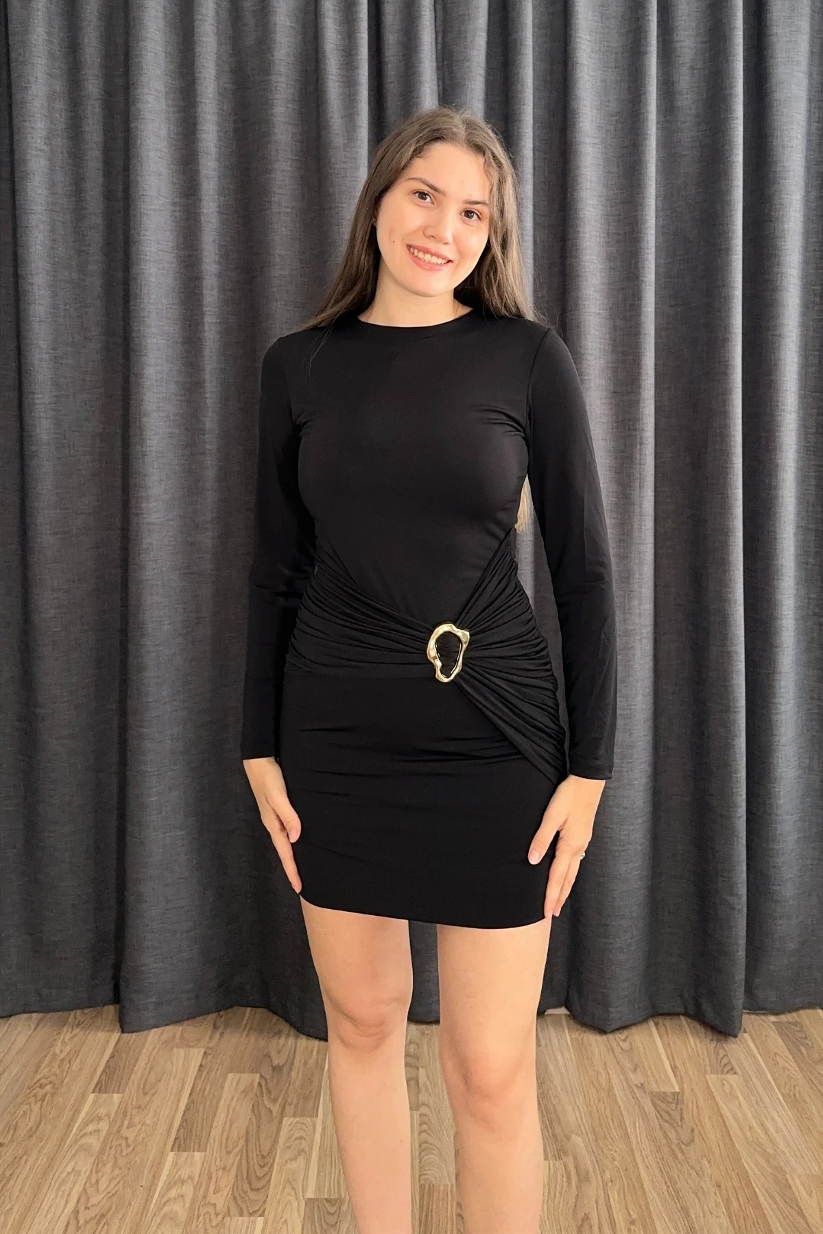 Aksesuar Detaylı Drapeli Sandy Mini Elbise