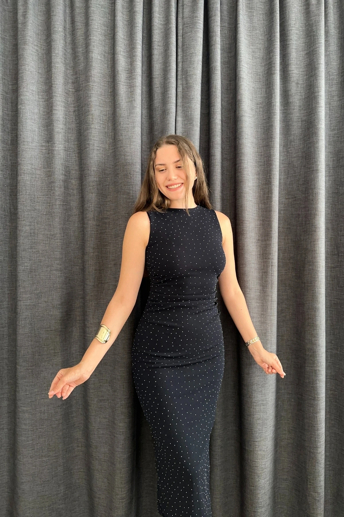 Taşlı Arkası Yırtmaçlı Sıfır Kol Elbise