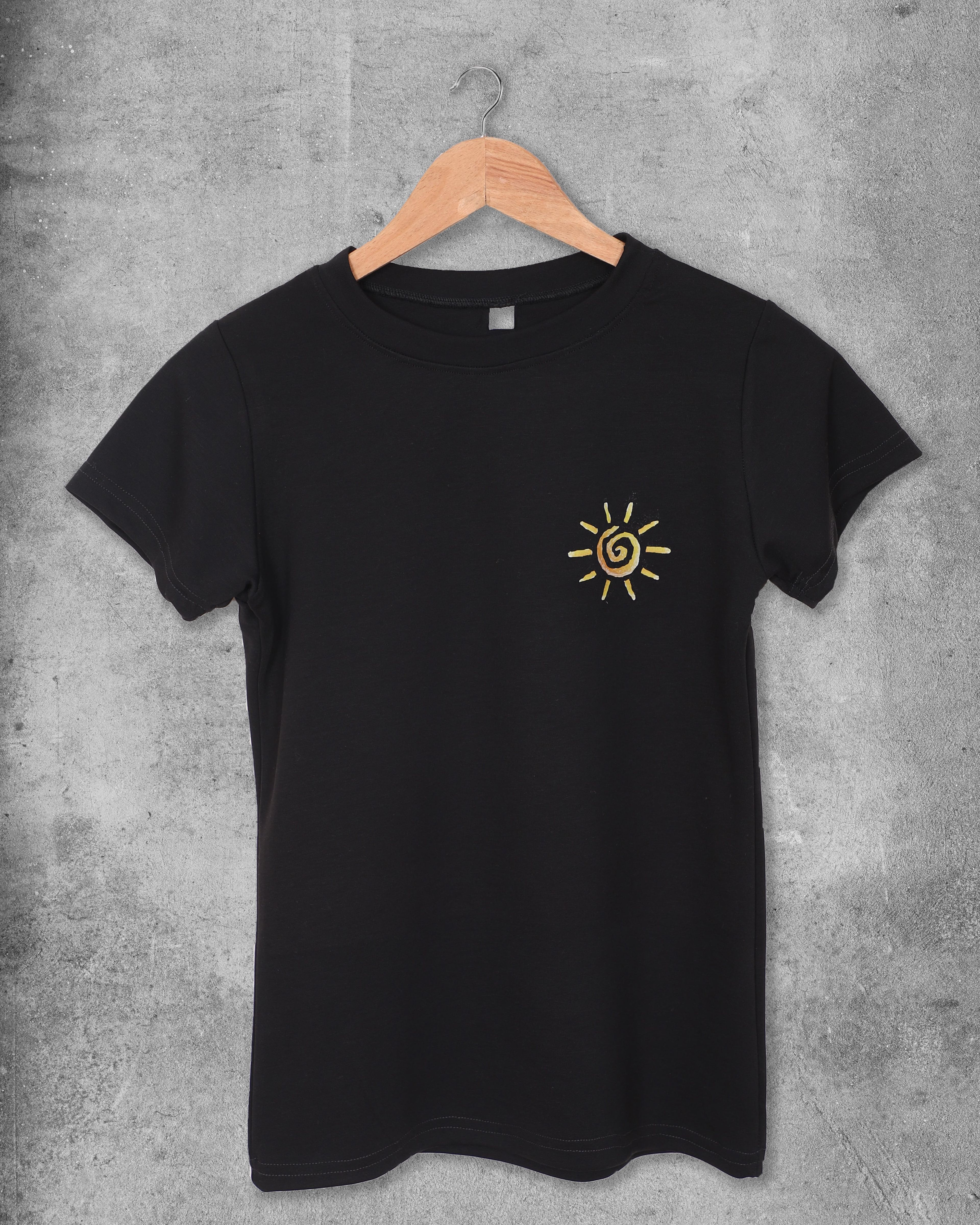 Güneş Baskılı Siyah Kısa Kollu Tişört