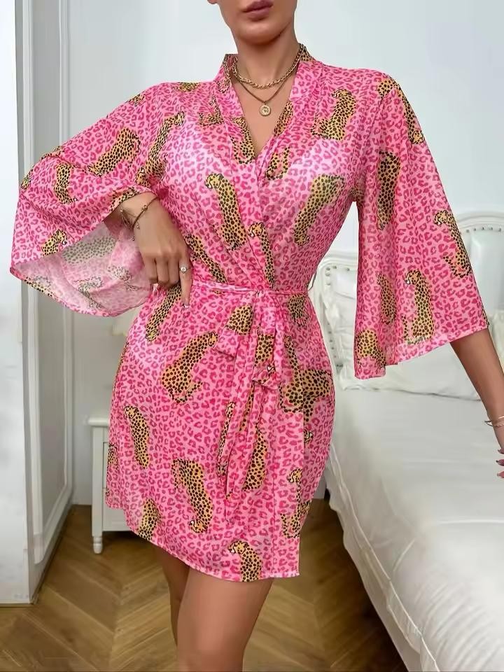 Pembe Leopar Baskılı Mini Parlak Saten Sabahlık