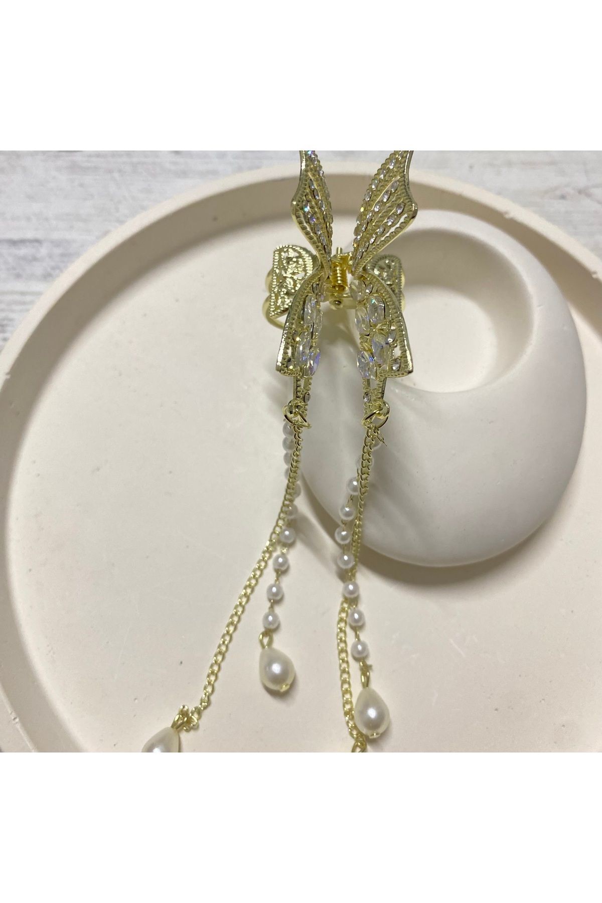 İnci Sallantılı Zirkon Taşlı Kurdele Desenli Toka 5x6cm
