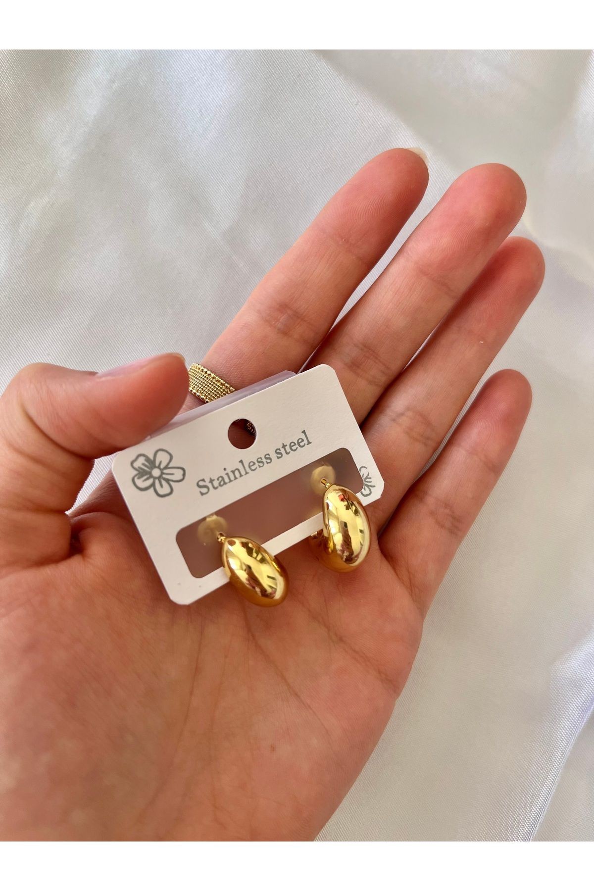 Paslanmaz Çelik Gold Hilal Model Antialerjenik Küpe