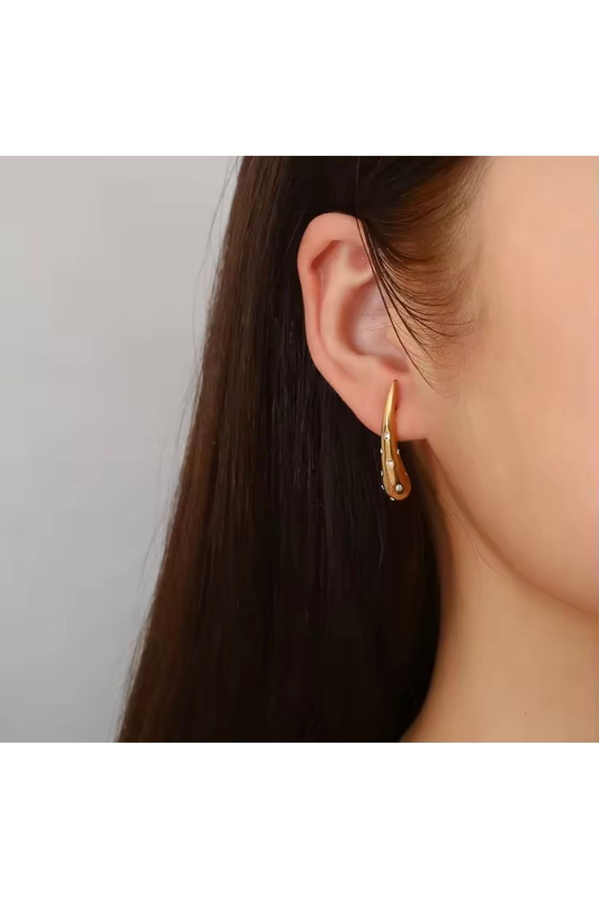 KARARMAZ ÇELİK İnce Damla Model Gold Renk Zirkon Taşlı Küpe