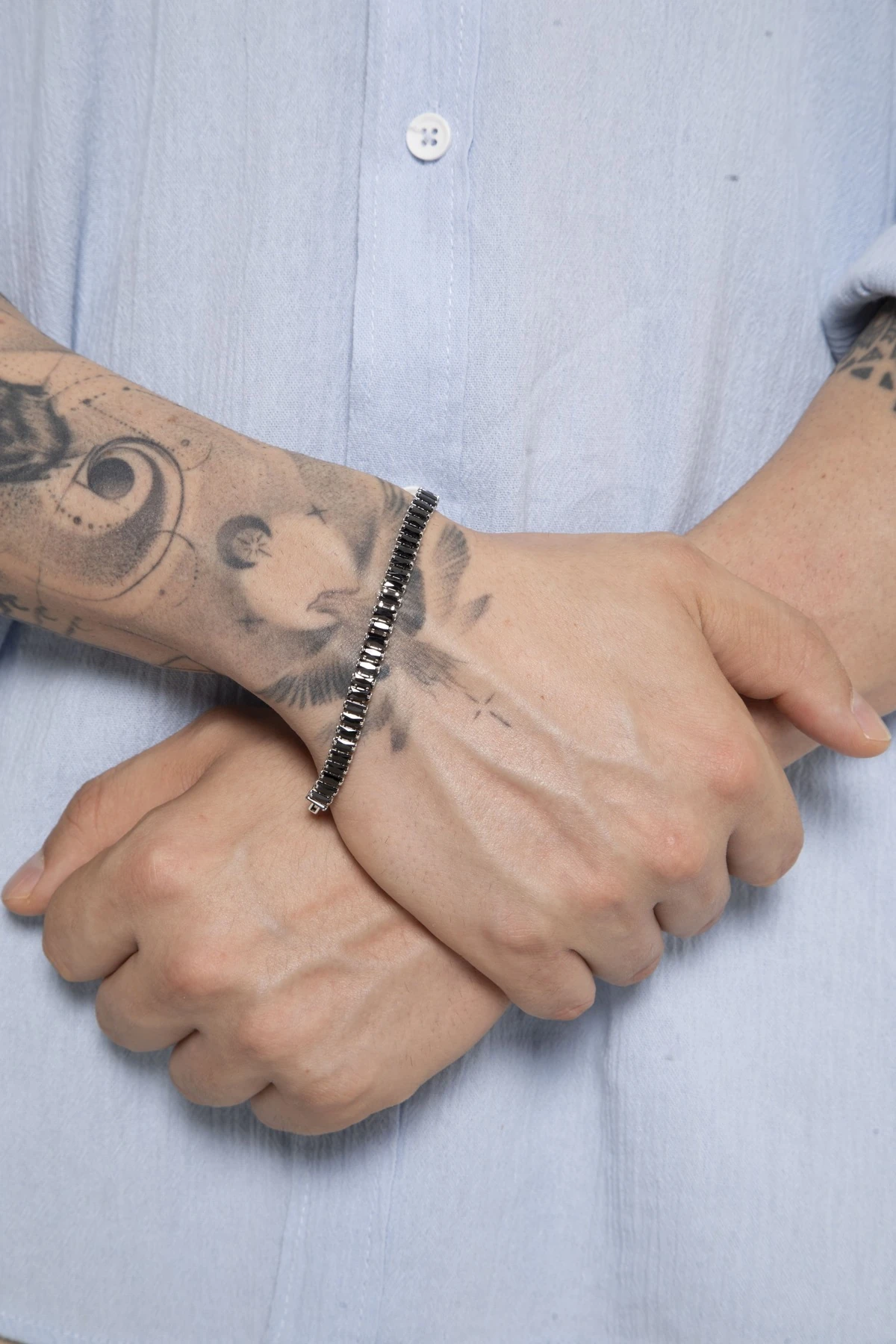 Erkek Gümüş Renk Dikdörtgen Kesim Siyah Taşlı Su Yolu Bileklik