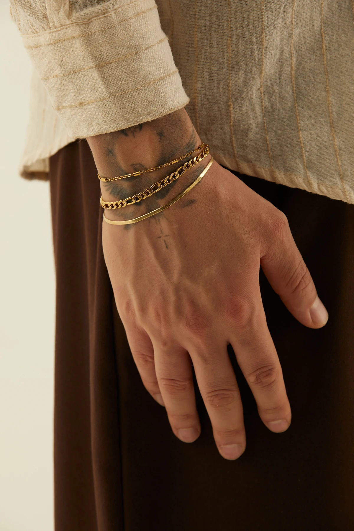 Shelob Erkek Gold Renk Paslanmaz Çelik 3’lü Bileklik Seti – İnce Zincir, Figaro ve Yassı Slim Model