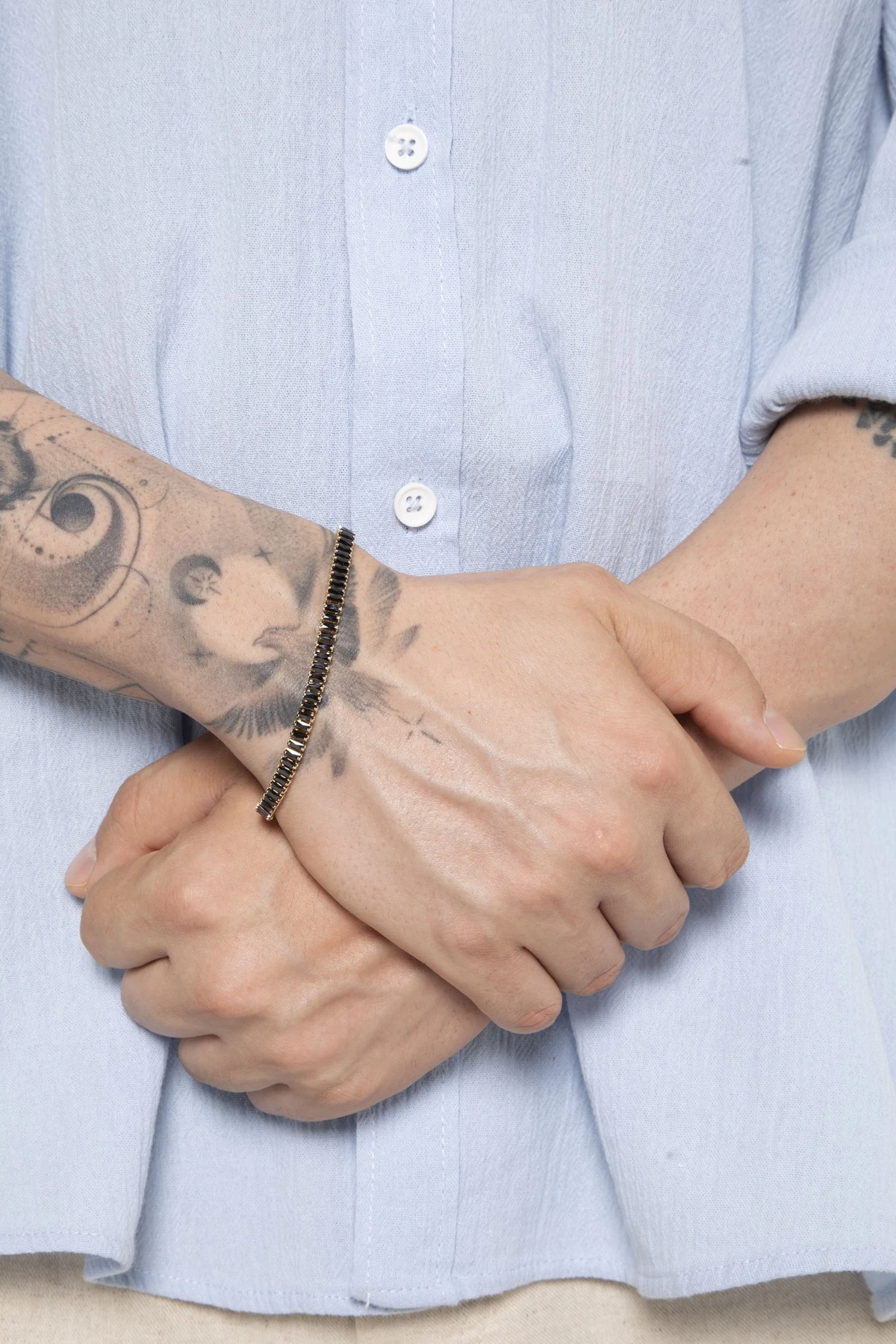 Erkek Altın Renk Siyah Taşlı Su Yolu Bileklik – Dikdörtgen Kesim