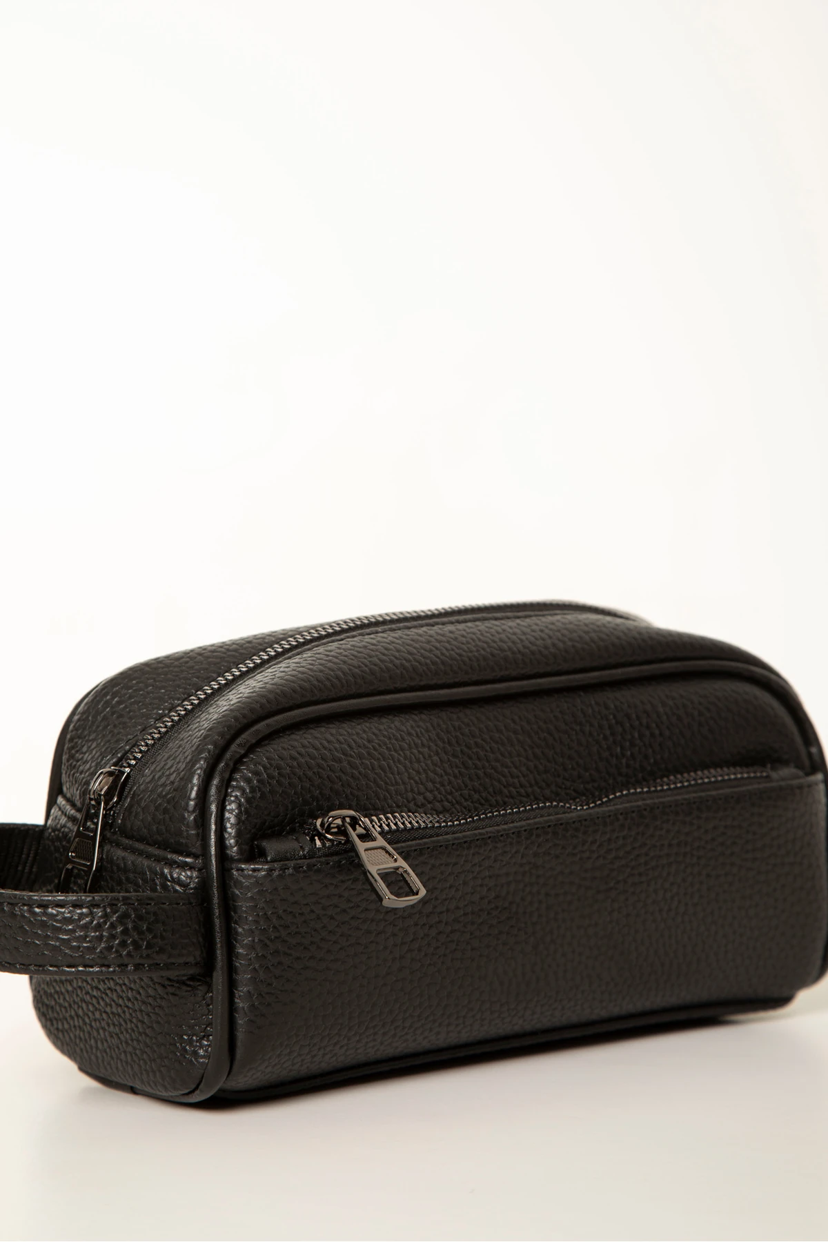 Adar Erkek Siyah Vegan Deri El Çantası – Fermuarlı Ön Cep, Dokulu Desen