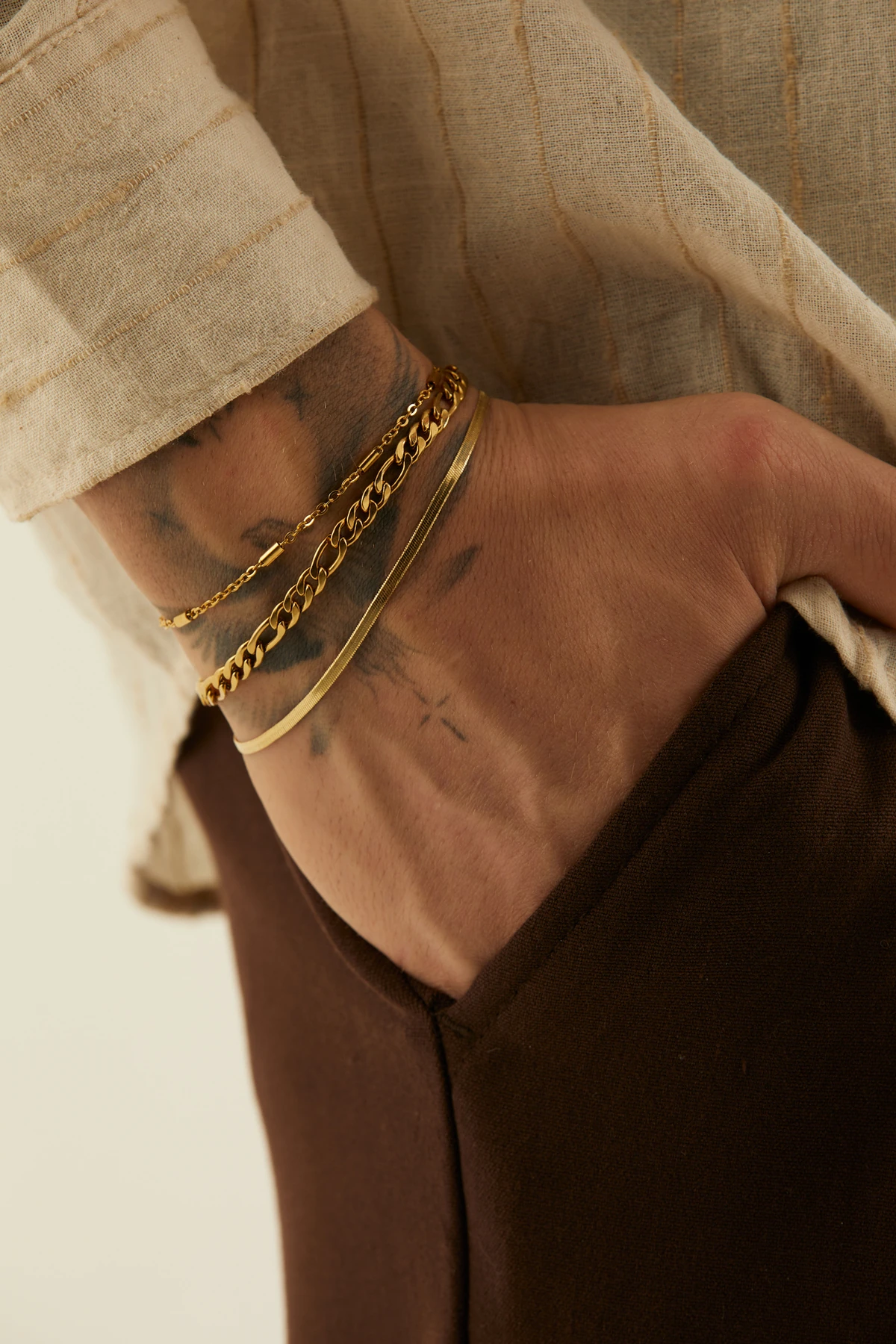 Shelob Erkek Gold Renk Paslanmaz Çelik 3’lü Bileklik Seti – İnce Zincir, Figaro ve Yassı Slim Model