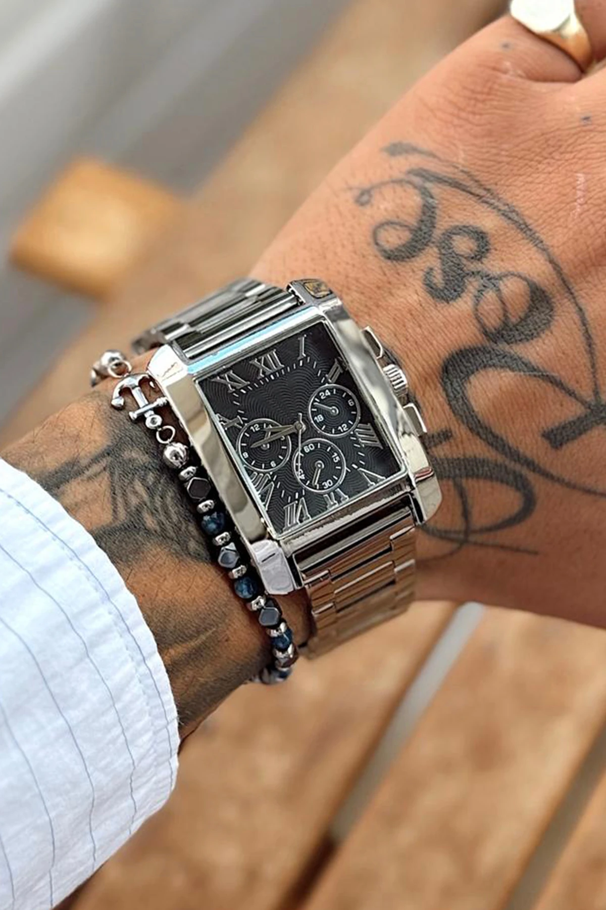 Dikdörtgen Kasa,Gümüş Metal Kordon, Siyah Kadran, Roma İndeksli Erkek Kol Saati