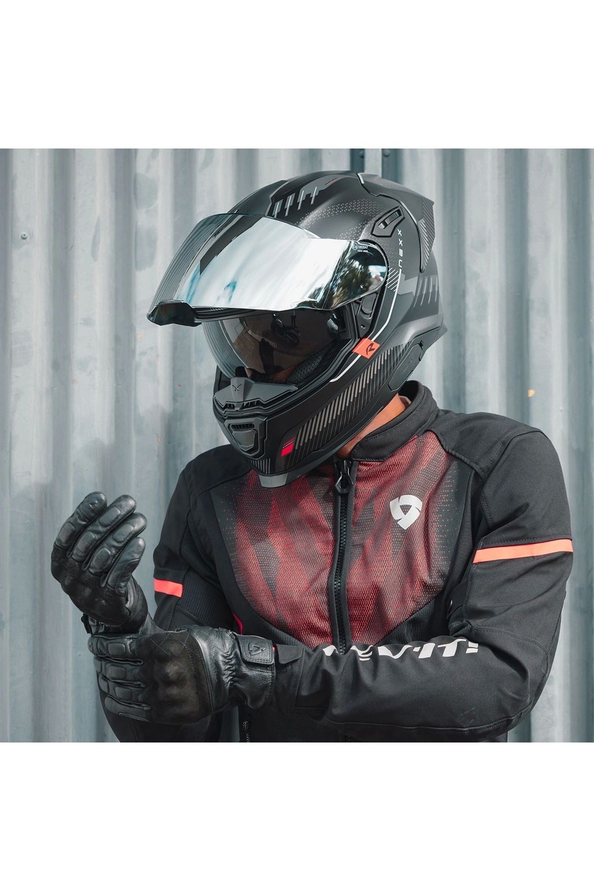 Y.100r Baron Kapalı Motosiklet Kaskı