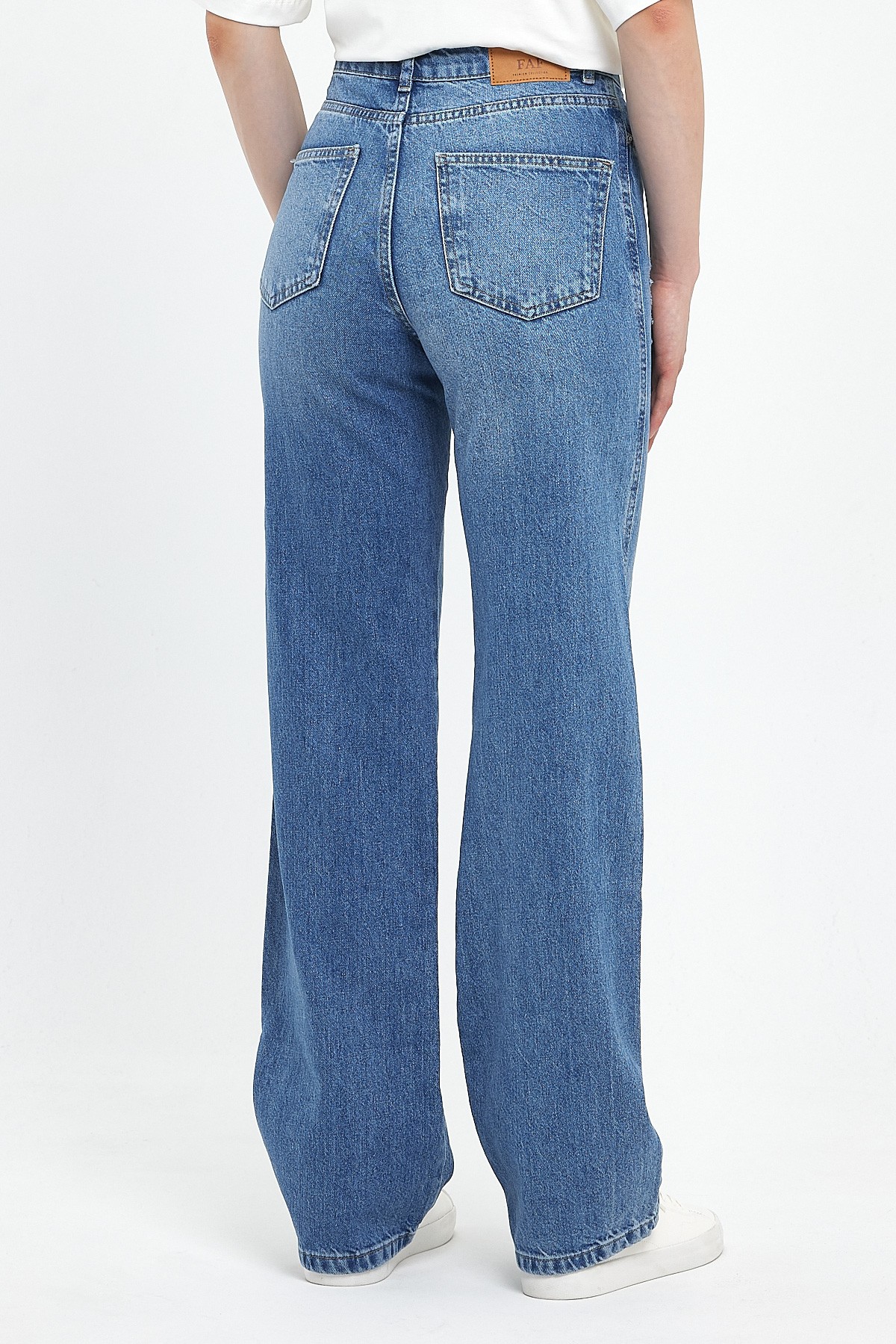 Yırtık Detay Straight Jean