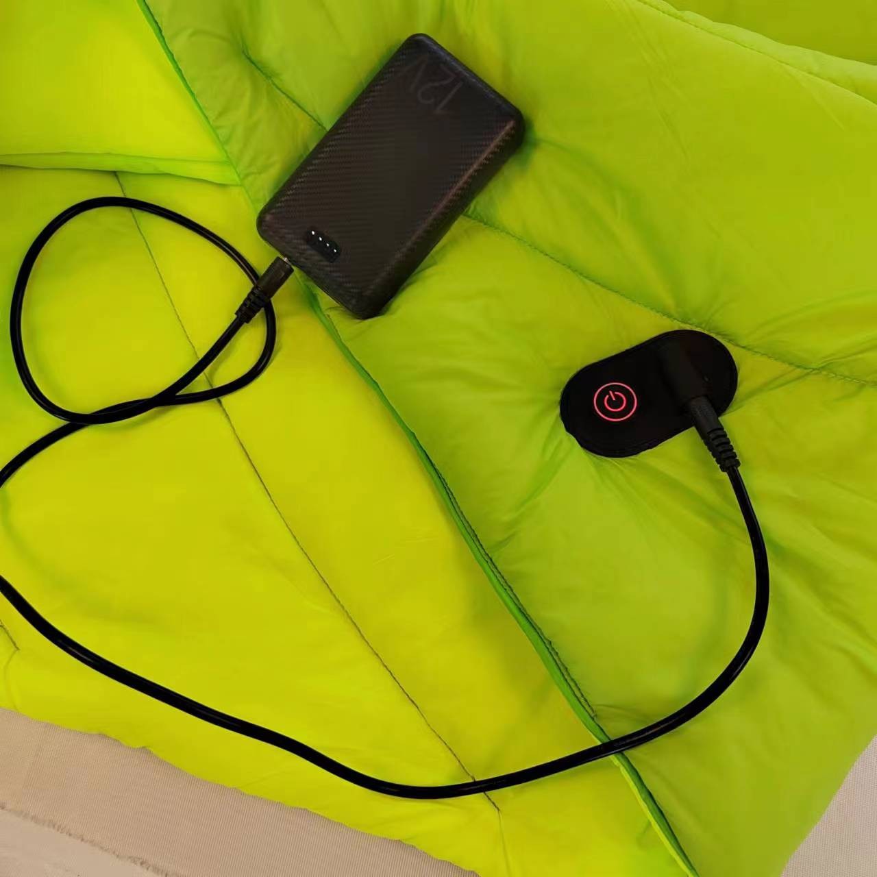 Yoldaş Isıtmalı Battaniye (Kendine Özel 12 Volt Powerbank Dahil)