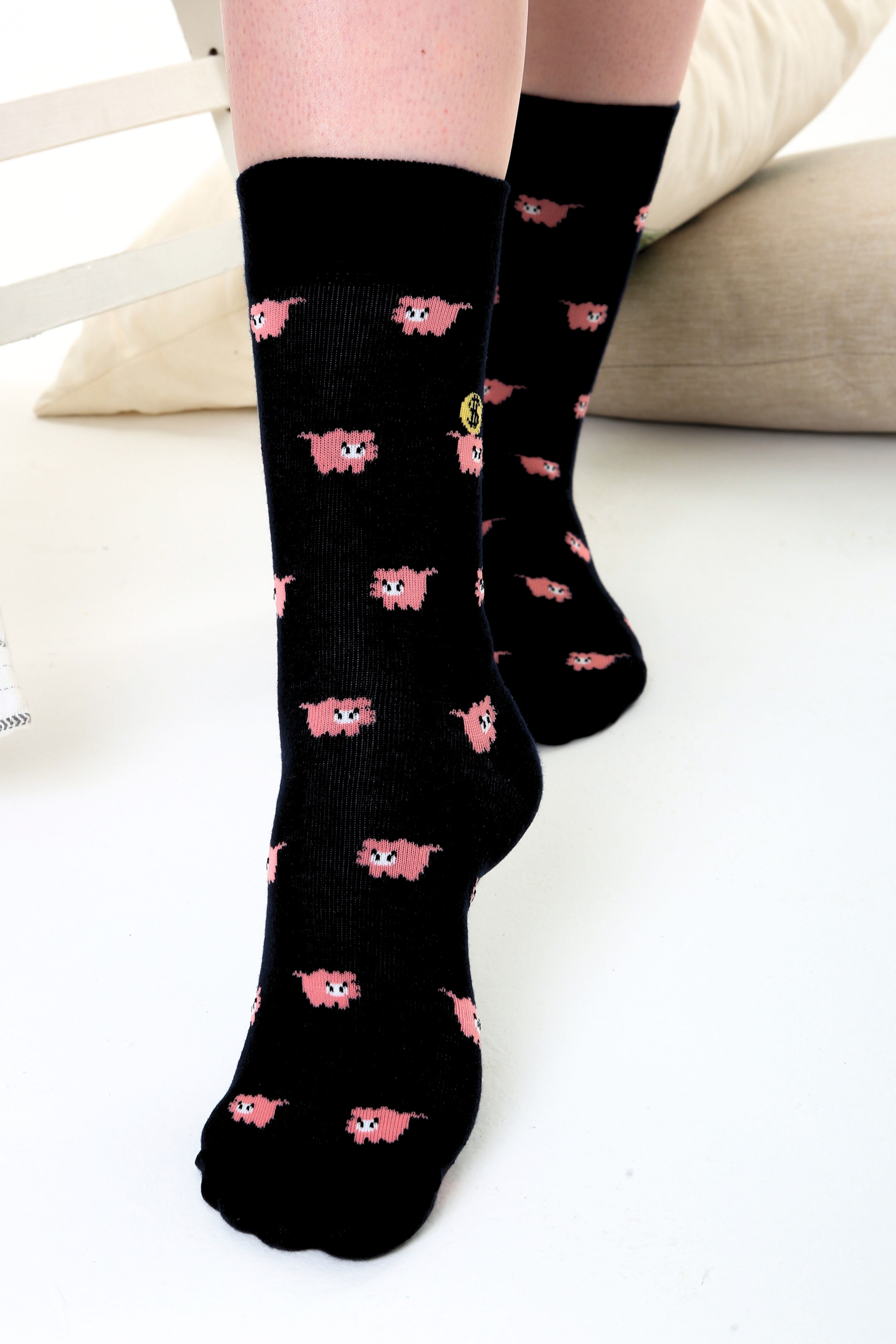 Domuz Desenli Siyah Renkli Çorap