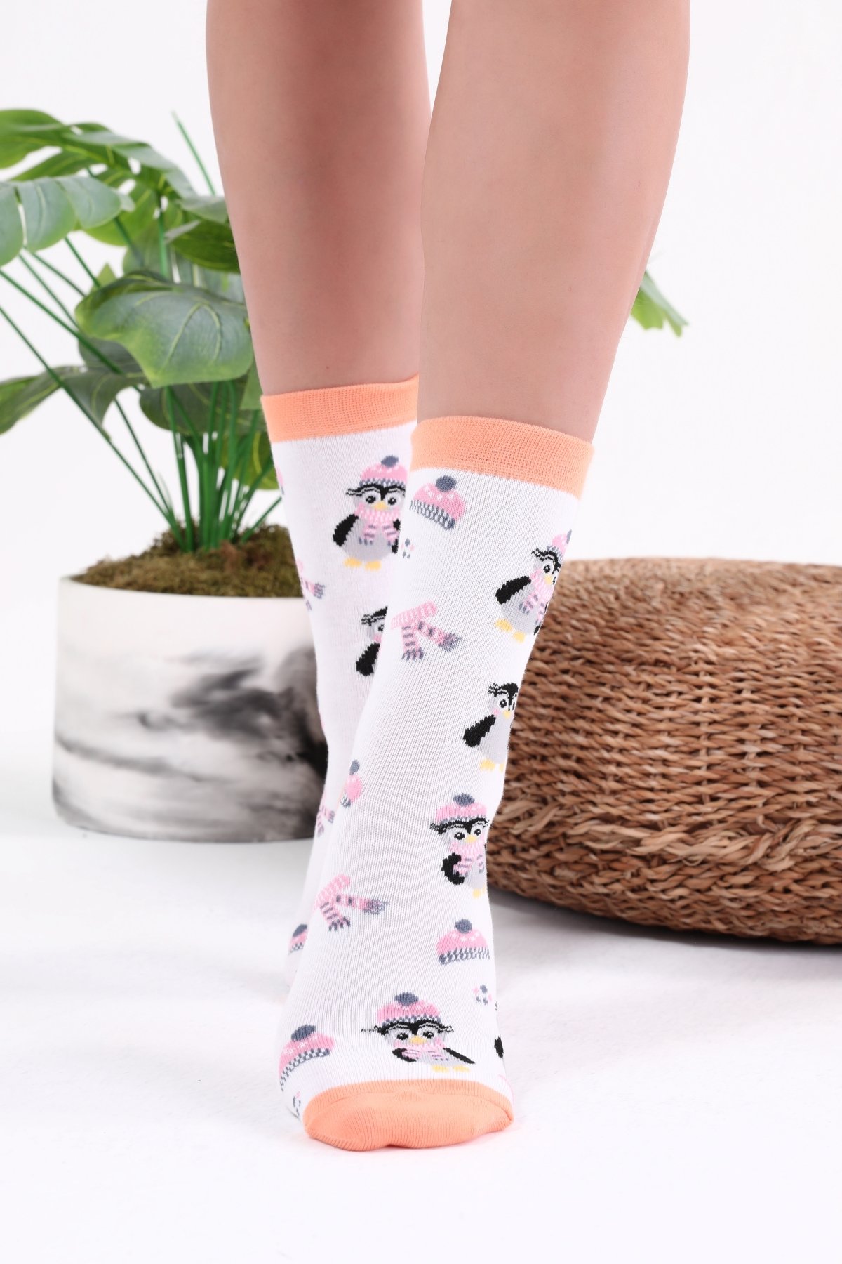 Penguen Desenli Beyaz Renkli Çorap